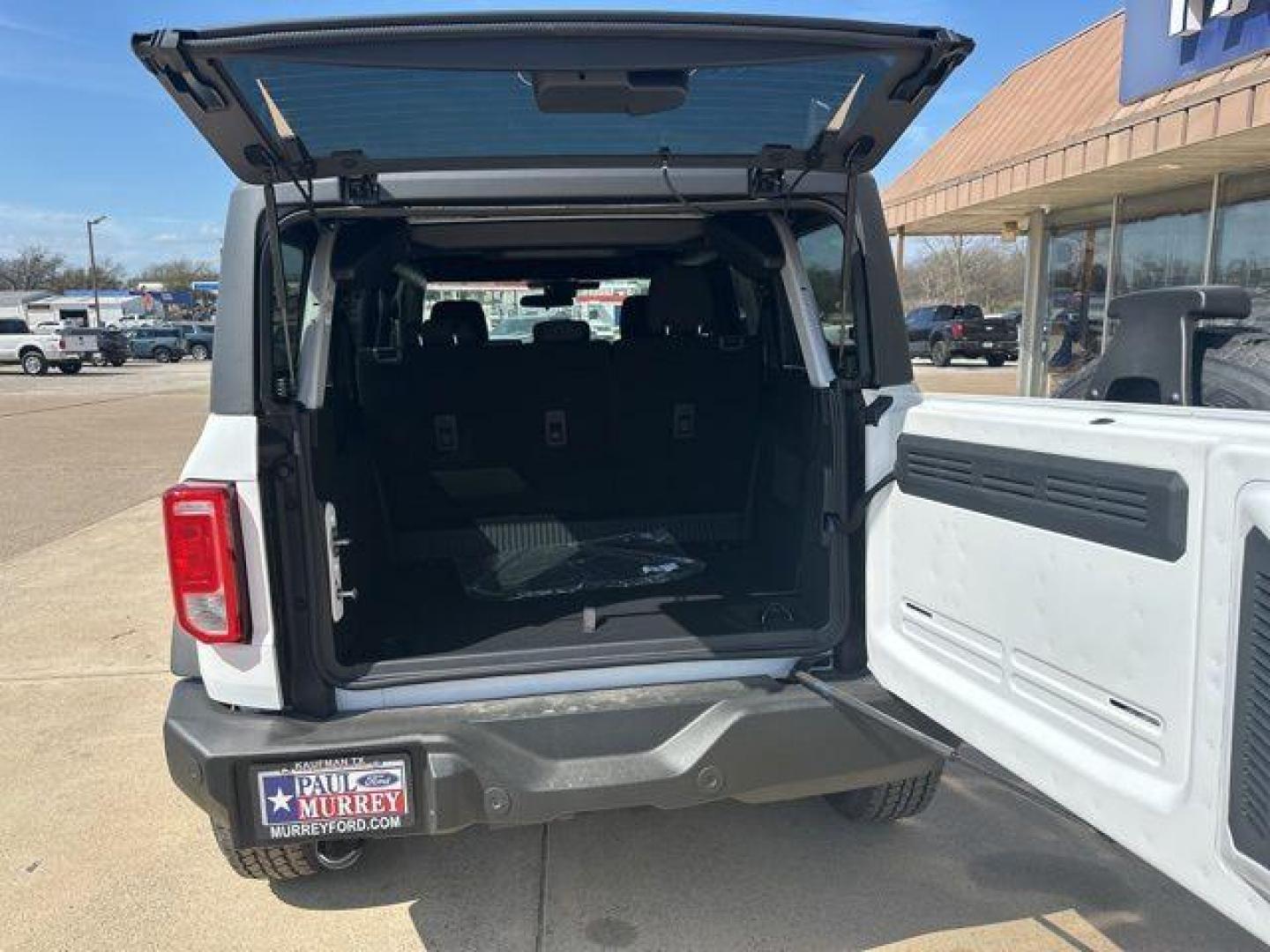 2025 Oxford White /Dark Gray W/Black Onyx Ford Bronco Big Bend (1FMDE7BH8SL) with an 2.3L EcoBoost I-4 engine, Automatic transmission, located at 1105 E Mulberry, Kaufman, TX, 75142, (972) 962-2151, 32.589550, -96.300926 - $2,755 off MSRP!<br><br><br>Oxford White 2025 Ford Bronco 4D Sport Utility Big Bend 4WD 10-Speed Automatic 2.3L EcoBoost I-4 18/22 City/Highway MPG Price includes: $1000 - Employee Pricing Retail Customer Cash. Exp. 07/06/2026 - Photo#15