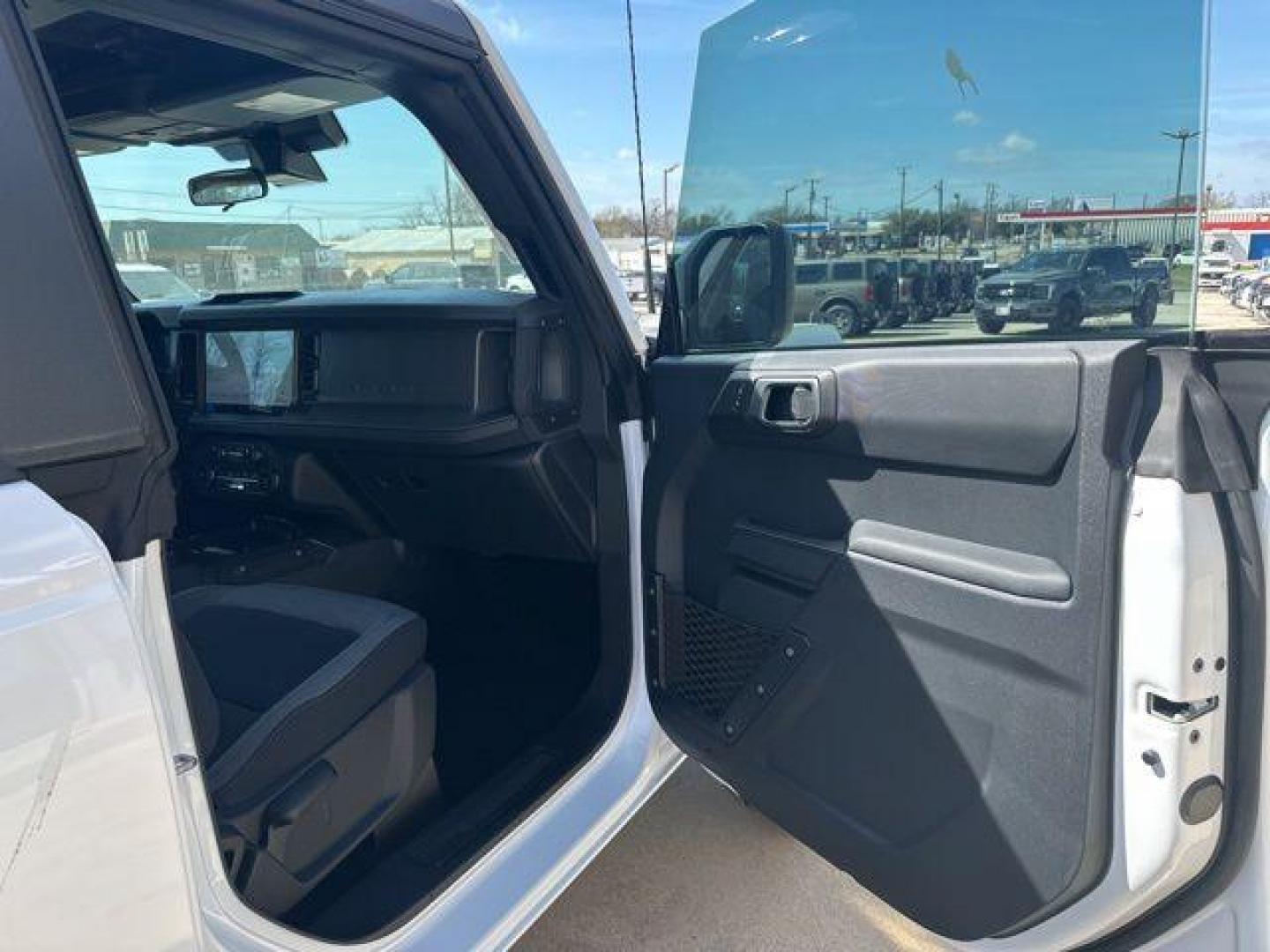 2025 Oxford White /Dark Gray W/Black Onyx Ford Bronco Big Bend (1FMDE7BH8SL) with an 2.3L EcoBoost I-4 engine, Automatic transmission, located at 1105 E Mulberry, Kaufman, TX, 75142, (972) 962-2151, 32.589550, -96.300926 - $2,755 off MSRP!<br><br><br>Oxford White 2025 Ford Bronco 4D Sport Utility Big Bend 4WD 10-Speed Automatic 2.3L EcoBoost I-4 18/22 City/Highway MPG Price includes: $1000 - Employee Pricing Retail Customer Cash. Exp. 07/06/2026 - Photo#18