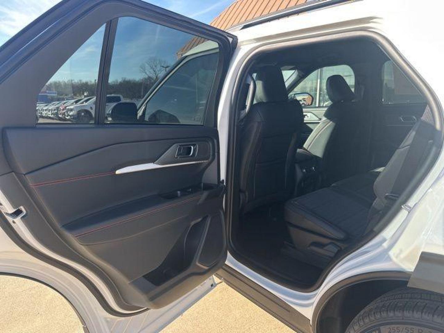 2026 White /Onyx Ford Explorer ST-Line (1FMUK7KHXTG) with an 2.3L EcoBoost I-4 engine, Automatic transmission, located at 1105 E Mulberry, Kaufman, TX, 75142, (972) 962-2151, 32.589550, -96.300926 - $3,500 off MSRP!<br><br><br>White 2026 Ford Explorer 4D Sport Utility ST-Line RWD 10-Speed Automatic 2.3L EcoBoost I-4 20/29 City/Highway MPG<br><br>20/29 City/Highway MPG Price includes: $3500 - Retail Customer Cash. Exp. 03/31/2026 - Photo#11