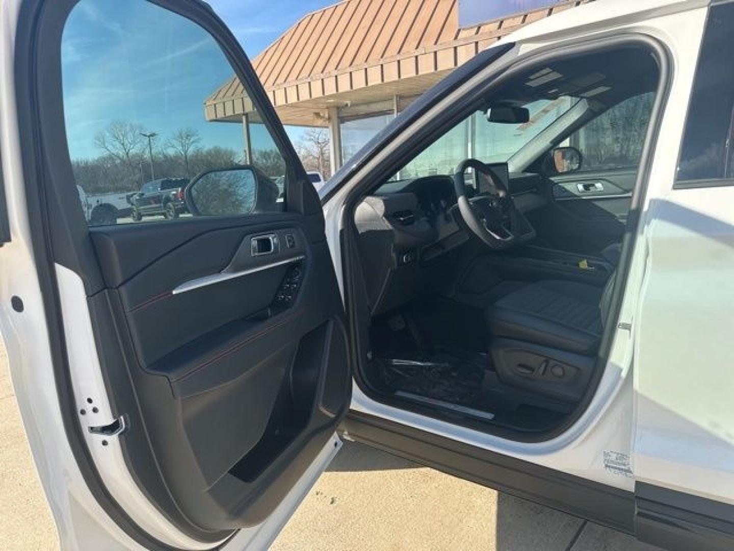2026 White Metallic /Onyx Ford Explorer ST-Line (1FMUK7KHXTG) with an 2.3L EcoBoost I-4 engine, Automatic transmission, located at 1105 E Mulberry, Kaufman, TX, 75142, (972) 962-2151, 32.589550, -96.300926- Photo#6