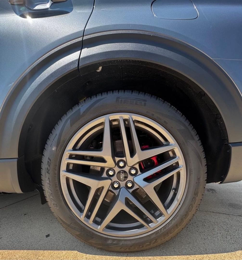 2026 Gray Metallic /Onyx Ford Explorer ST-Line (1FMUK7KH8TG) with an 2.3L EcoBoost I-4 engine, Automatic transmission, located at 1105 E Mulberry, Kaufman, TX, 75142, (972) 962-2151, 32.589550, -96.300926 - $4,500 off MSRP!<br><br><br>Gray Metallic 2026 Ford Explorer 4D Sport Utility ST-Line RWD 10-Speed Automatic 2.3L EcoBoost I-4 20/29 City/Highway MPG<br><br>20/29 City/Highway MPG Price includes: $1000 - SSE Down Payment Assistance. Exp. 08/31/2026 $3000 - Retail Customer Cash. Exp. 09/30/2026 $500- Photo#3