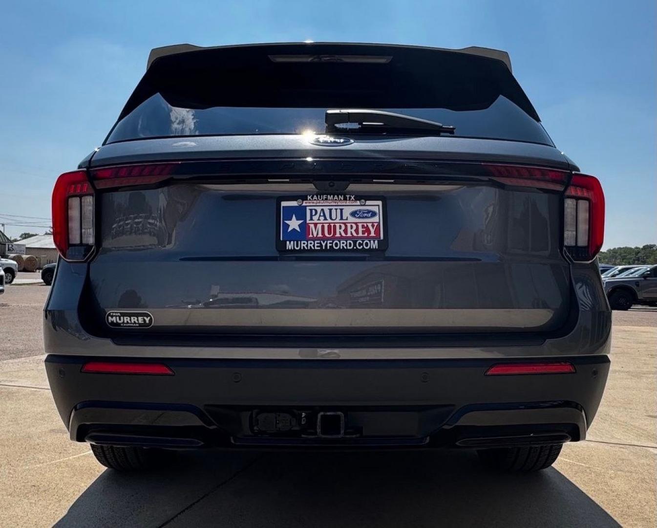 2026 Gray Metallic /Onyx Ford Explorer ST-Line (1FMUK7KH8TG) with an 2.3L EcoBoost I-4 engine, Automatic transmission, located at 1105 E Mulberry, Kaufman, TX, 75142, (972) 962-2151, 32.589550, -96.300926 - $4,500 off MSRP!<br><br><br>Gray Metallic 2026 Ford Explorer 4D Sport Utility ST-Line RWD 10-Speed Automatic 2.3L EcoBoost I-4 20/29 City/Highway MPG<br><br>20/29 City/Highway MPG Price includes: $1000 - SSE Down Payment Assistance. Exp. 08/31/2026 $3000 - Retail Customer Cash. Exp. 09/30/2026 $500- Photo#6