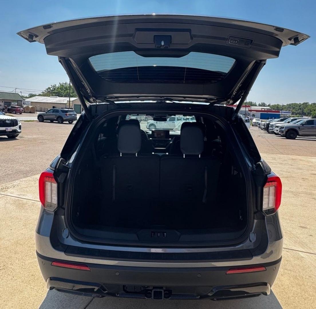 2026 Gray Metallic /Onyx Ford Explorer ST-Line (1FMUK7KH8TG) with an 2.3L EcoBoost I-4 engine, Automatic transmission, located at 1105 E Mulberry, Kaufman, TX, 75142, (972) 962-2151, 32.589550, -96.300926 - $4,500 off MSRP!<br><br><br>Gray Metallic 2026 Ford Explorer 4D Sport Utility ST-Line RWD 10-Speed Automatic 2.3L EcoBoost I-4 20/29 City/Highway MPG<br><br>20/29 City/Highway MPG Price includes: $1000 - SSE Down Payment Assistance. Exp. 08/31/2026 $3000 - Retail Customer Cash. Exp. 09/30/2026 $500- Photo#7