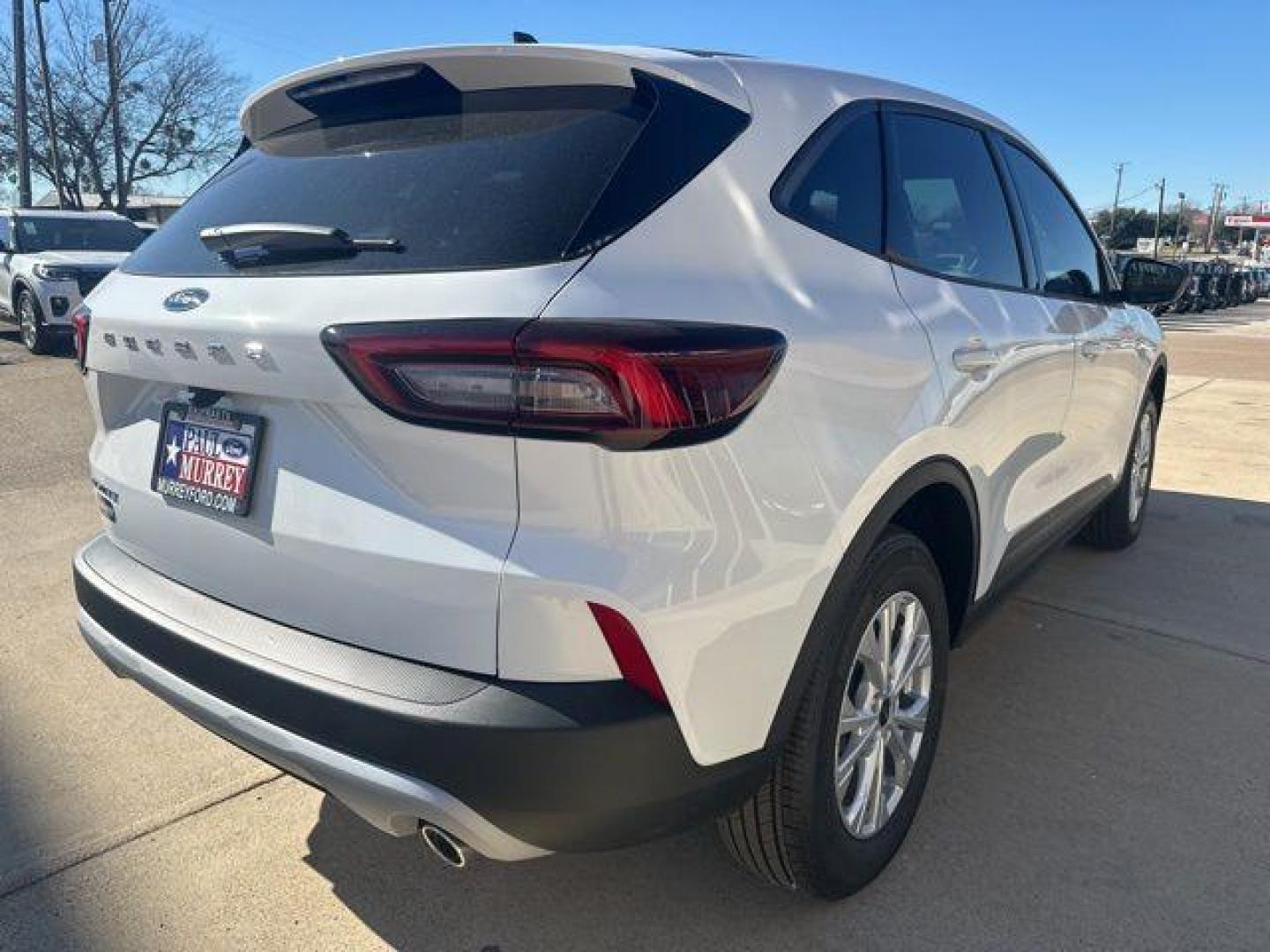 2026 Oxford White /Ebony Ford Escape Active (1FMCU0GN8TU) with an 1.5L EcoBoost engine, Automatic transmission, located at 1105 E Mulberry, Kaufman, TX, 75142, (972) 962-2151, 32.589550, -96.300926 - $2,000 off MSRP!<br><br><br>White / Oxford White 2026 Ford Escape 4D Sport Utility Active FWD 8-Speed Automatic 1.5L EcoBoost 27/34 City/Highway MPG<br><br>27/34 City/Highway MPG Price includes: $2000 - Employee Pricing Bonus Cash. Exp. 07/06/2026 - Photo#4
