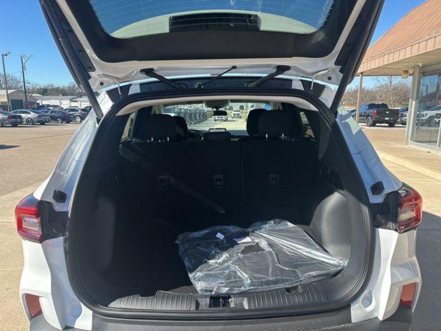 2026 Oxford White /Ebony Ford Escape Active (1FMCU0GN8TU) with an 1.5L EcoBoost engine, Automatic transmission, located at 1105 E Mulberry, Kaufman, TX, 75142, (972) 962-2151, 32.589550, -96.300926 - $2,000 off MSRP!<br><br><br>White / Oxford White 2026 Ford Escape 4D Sport Utility Active FWD 8-Speed Automatic 1.5L EcoBoost 27/34 City/Highway MPG<br><br>27/34 City/Highway MPG Price includes: $2000 - Employee Pricing Bonus Cash. Exp. 07/06/2026 - Photo#15