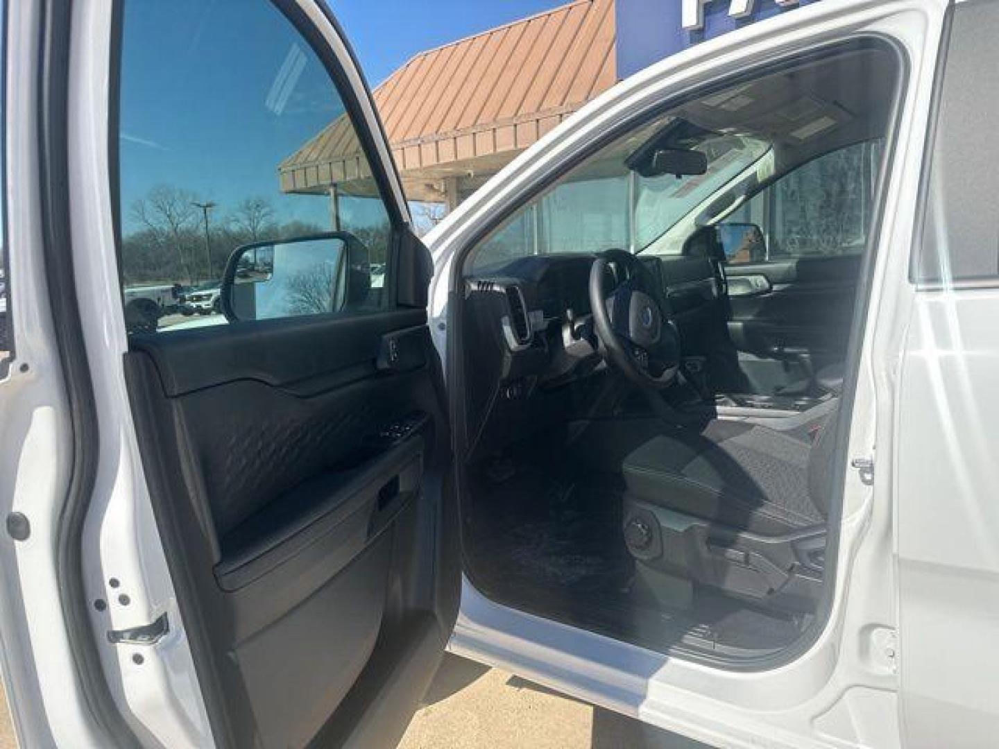 2025 Oxford White /Ebony Ford Ranger XL (1FTER4BH9SL) with an EcoBoost 2.3L I4 GTDi DOHC Turbocharged VCT engine, Automatic transmission, located at 1105 E Mulberry, Kaufman, TX, 75142, (972) 962-2151, 32.589550, -96.300926 - $3,475 off MSRP! Priced below KBB Fair Purchase Price!<br><br><br>White / Oxford White 2025 Ford Ranger 4D Crew Cab XL RWD 10-Speed Automatic EcoBoost 2.3L I4 GTDi DOHC Turbocharged VCT 21/25 City/Highway MPG Price includes: $1000 - Truck Month Bonus Customer Cash. Exp. 03/31/2026 $2000 - Bonus Cust - Photo#7