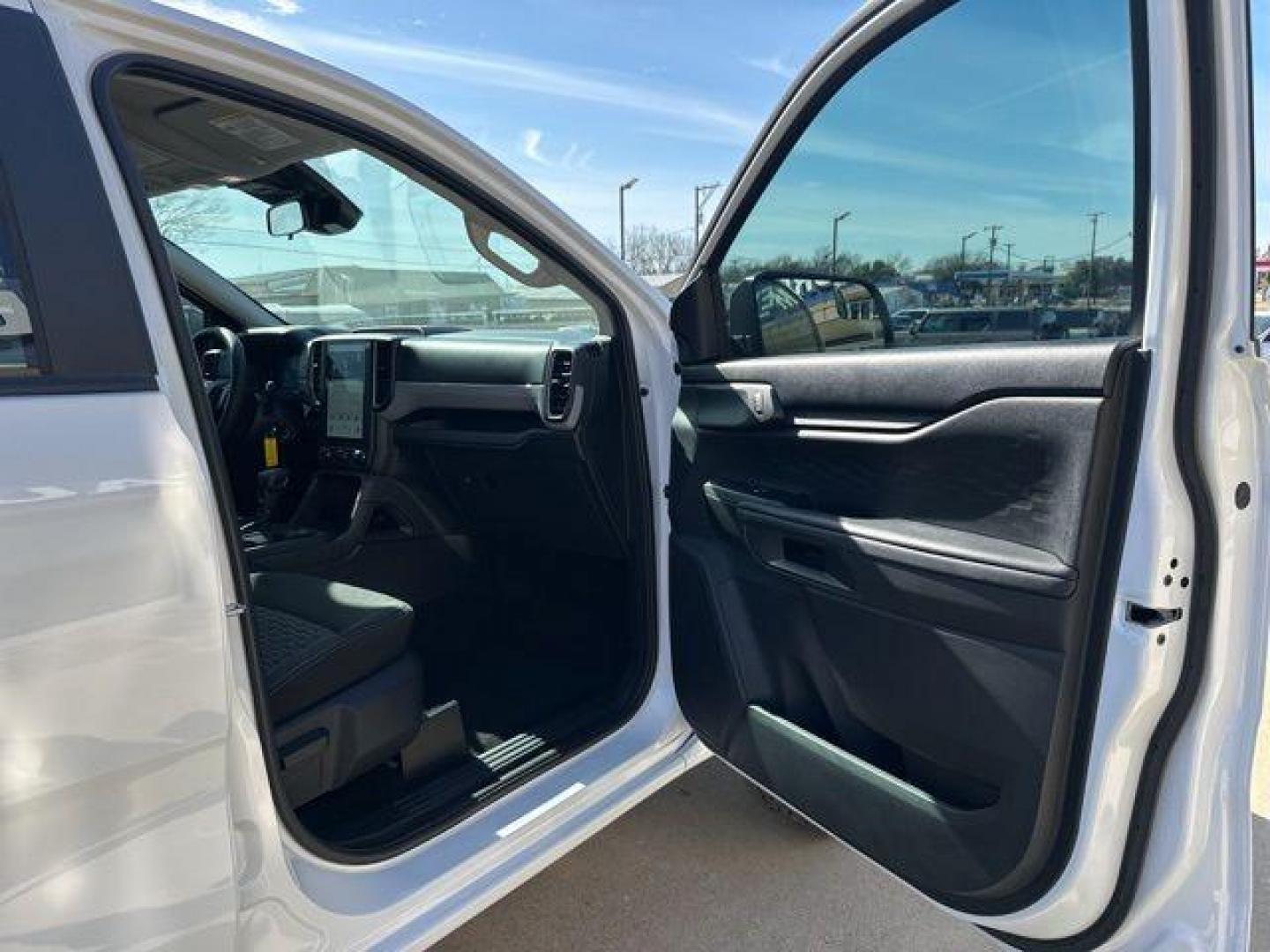 2025 Oxford White /Ebony Ford Ranger XL (1FTER4BH9SL) with an EcoBoost 2.3L I4 GTDi DOHC Turbocharged VCT engine, Automatic transmission, located at 1105 E Mulberry, Kaufman, TX, 75142, (972) 962-2151, 32.589550, -96.300926 - $3,475 off MSRP! Priced below KBB Fair Purchase Price!<br><br><br>White / Oxford White 2025 Ford Ranger 4D Crew Cab XL RWD 10-Speed Automatic EcoBoost 2.3L I4 GTDi DOHC Turbocharged VCT 21/25 City/Highway MPG Price includes: $1000 - Truck Month Bonus Customer Cash. Exp. 03/31/2026 $2000 - Bonus Cust - Photo#17