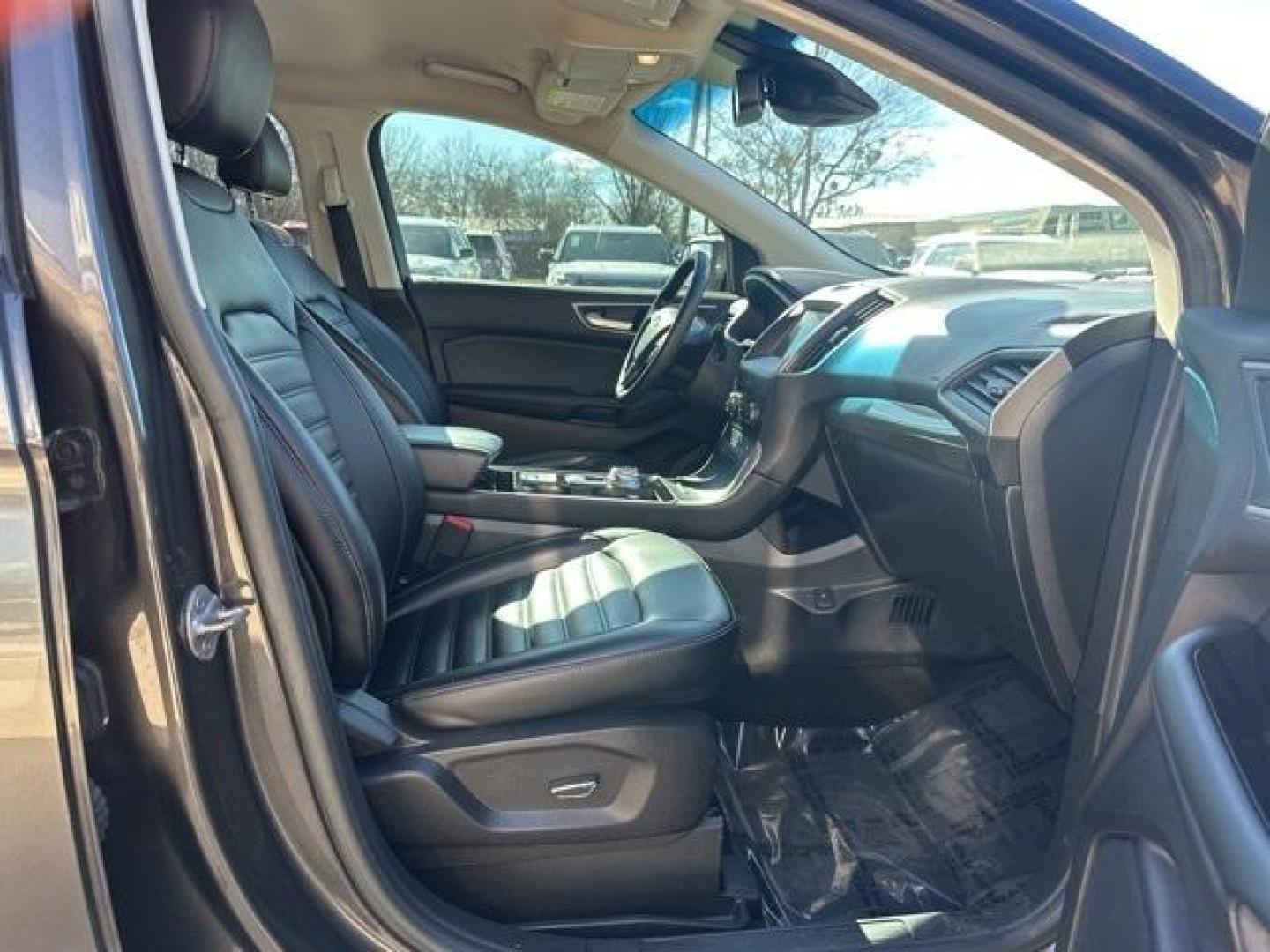 2019 Magnetic /Ebony Ford Edge SEL (2FMPK3J98KB) with an EcoBoost 2.0L I4 GTDi DOHC Turbocharged VCT engine, Automatic transmission, located at 1105 E Mulberry, Kaufman, TX, 75142, (972) 962-2151, 32.589550, -96.300926 - Magnetic 2019 Ford Edge 4D Sport Utility SEL FWD 8-Speed Automatic EcoBoost 2.0L I4 GTDi DOHC Turbocharged VCT<br><br><br>22/29 City/Highway MPG<br><br><br>Please call Paul Murrey Ford Inc. In Kaufman Texas A Family Dealership Since 1952 Serving the Dallas Fort Worth and East Texas areas for over 70 - Photo#18