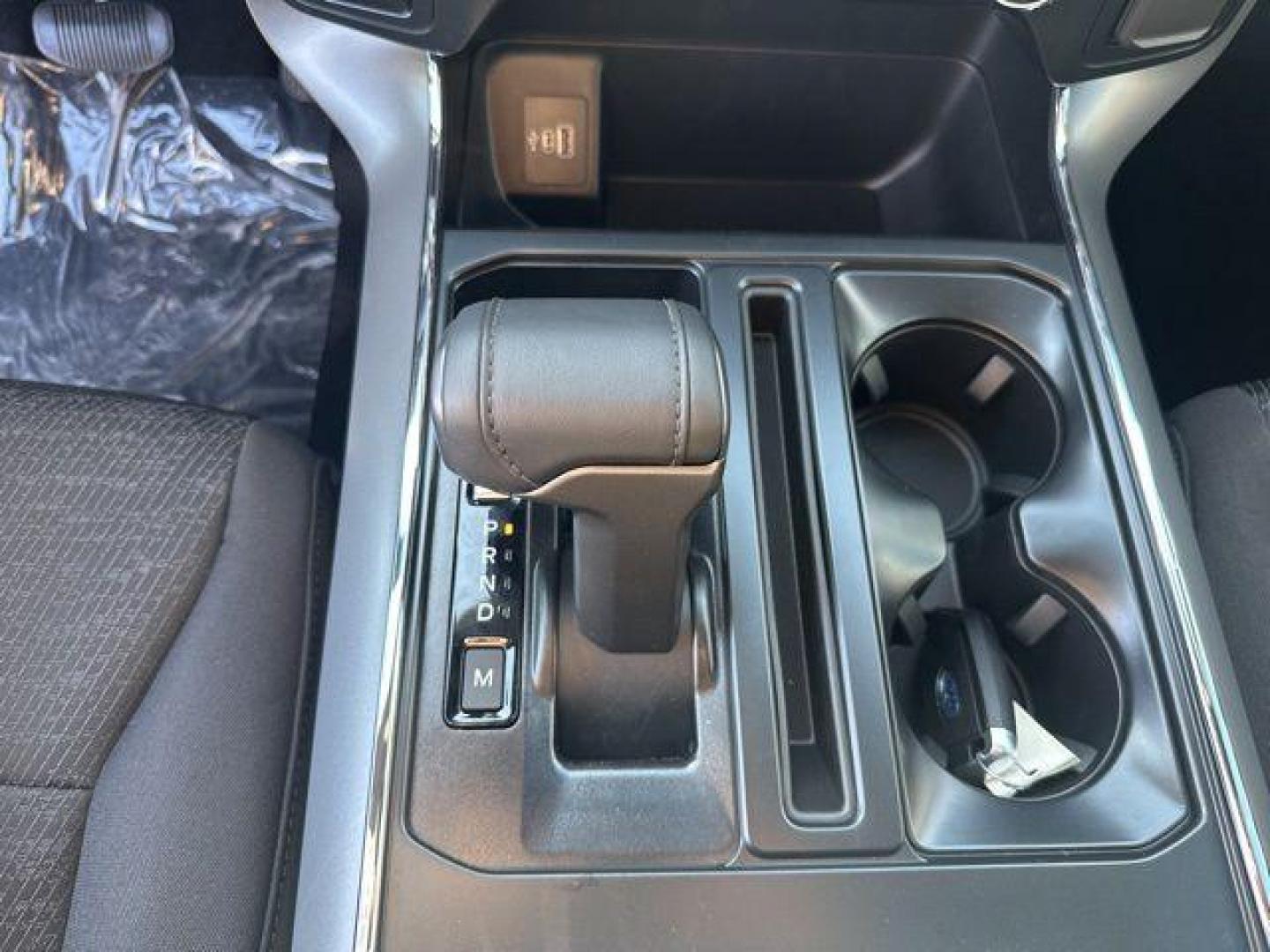 2026 Oxford White /Black Ford F-150 XLT (1FTFW3L52TK) with an 5.0L V8 engine, Automatic transmission, located at 1105 E Mulberry, Kaufman, TX, 75142, (972) 962-2151, 32.589550, -96.300926 - $3,000 off MSRP!<br><br>4WD.<br>White / Oxford White 2026 Ford F-150 4D SuperCrew XLT 4WD 10-Speed Automatic 5.0L V8 17/22 City/Highway MPG Price includes: $3000 - Retail Customer Cash. Exp. 04/30/2026 - Photo#10