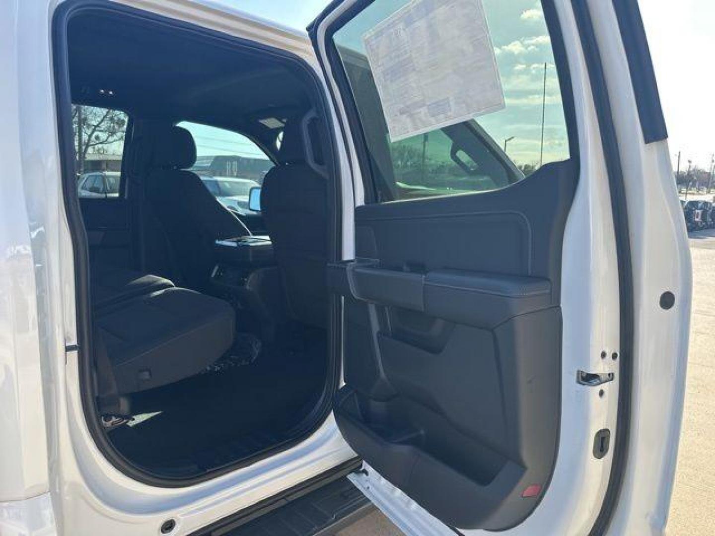 2026 Oxford White /Black Ford F-150 XLT (1FTFW3L52TK) with an 5.0L V8 engine, Automatic transmission, located at 1105 E Mulberry, Kaufman, TX, 75142, (972) 962-2151, 32.589550, -96.300926 - $3,000 off MSRP!<br><br>4WD.<br>White / Oxford White 2026 Ford F-150 4D SuperCrew XLT 4WD 10-Speed Automatic 5.0L V8 17/22 City/Highway MPG Price includes: $3000 - Retail Customer Cash. Exp. 04/30/2026 - Photo#14