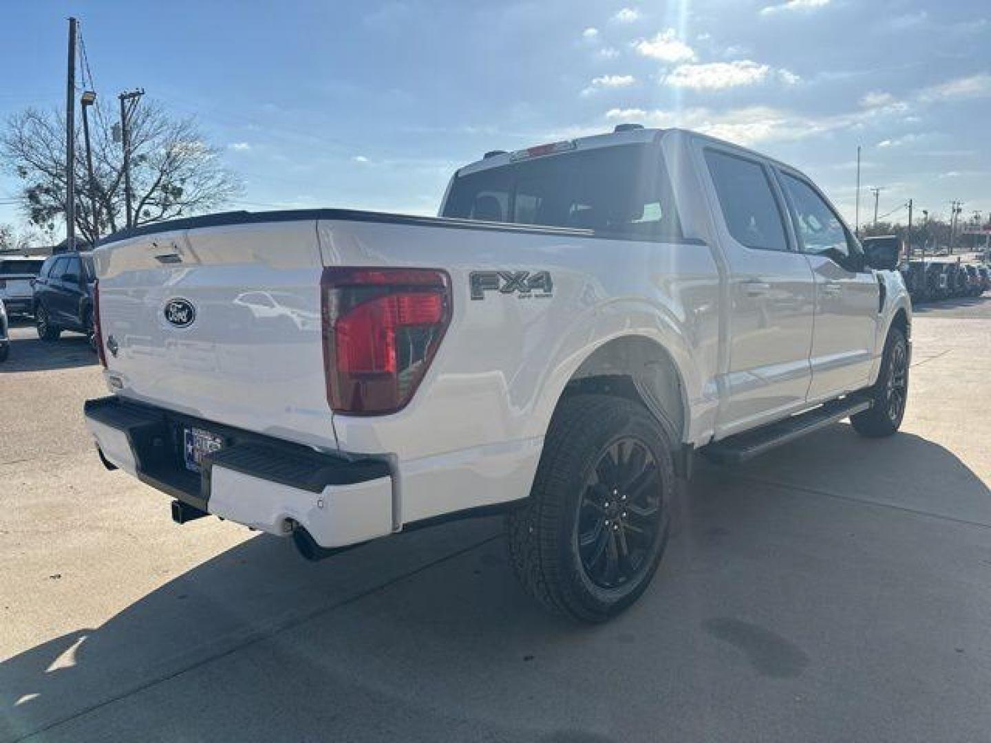 2026 Oxford White /Black Ford F-150 XLT (1FTFW3L52TK) with an 5.0L V8 engine, Automatic transmission, located at 1105 E Mulberry, Kaufman, TX, 75142, (972) 962-2151, 32.589550, -96.300926 - $1,000 off MSRP!<br><br>4WD.<br>White / Oxford White 2026 Ford F-150 4D SuperCrew XLT 4WD 10-Speed Automatic 5.0L V8 17/22 City/Highway MPG Price includes: $1000 - Employee Pricing Retail Customer Cash. Exp. 07/06/2026 - Photo#4