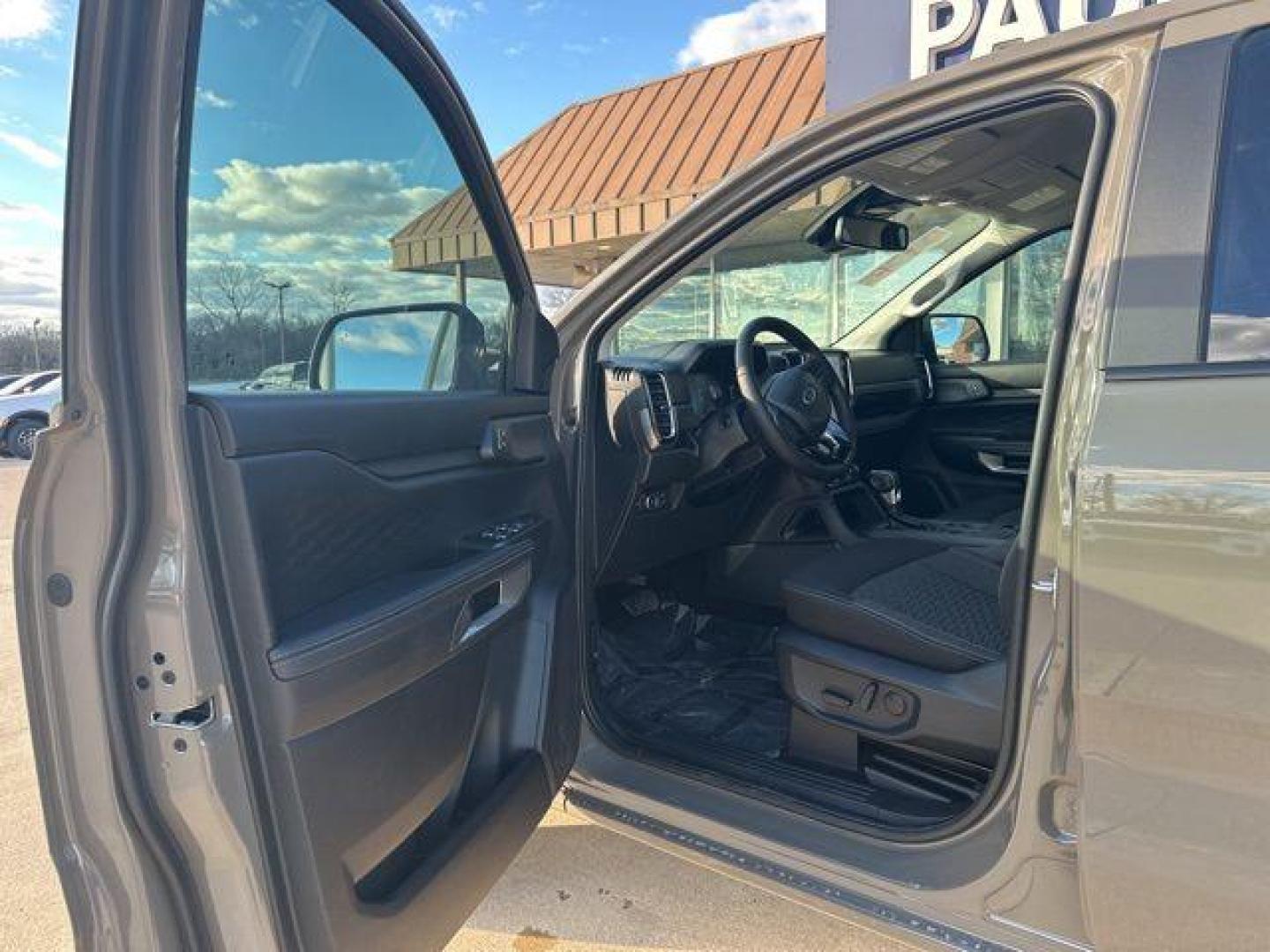 2025 Marsh Gray /Ebony Interior Trim Ford Ranger XLT (1FTER4GH2SL) with an EcoBoost 2.3L I4 GTDi DOHC Turbocharged VCT engine, Automatic transmission, located at 1105 E Mulberry, Kaufman, TX, 75142, (972) 962-2151, 32.589550, -96.300926 - $4,034 off MSRP!<br><br><br>Marsh Gray 2025 Ford Ranger 4D Crew Cab XLT RWD 10-Speed Automatic EcoBoost 2.3L I4 GTDi DOHC Turbocharged VCT 21/25 City/Highway MPG Price includes: $1000 - Truck Month Bonus Customer Cash. Exp. 03/31/2026 $2000 - Bonus Customer Cash. Exp. 03/31/2026 - Photo#7