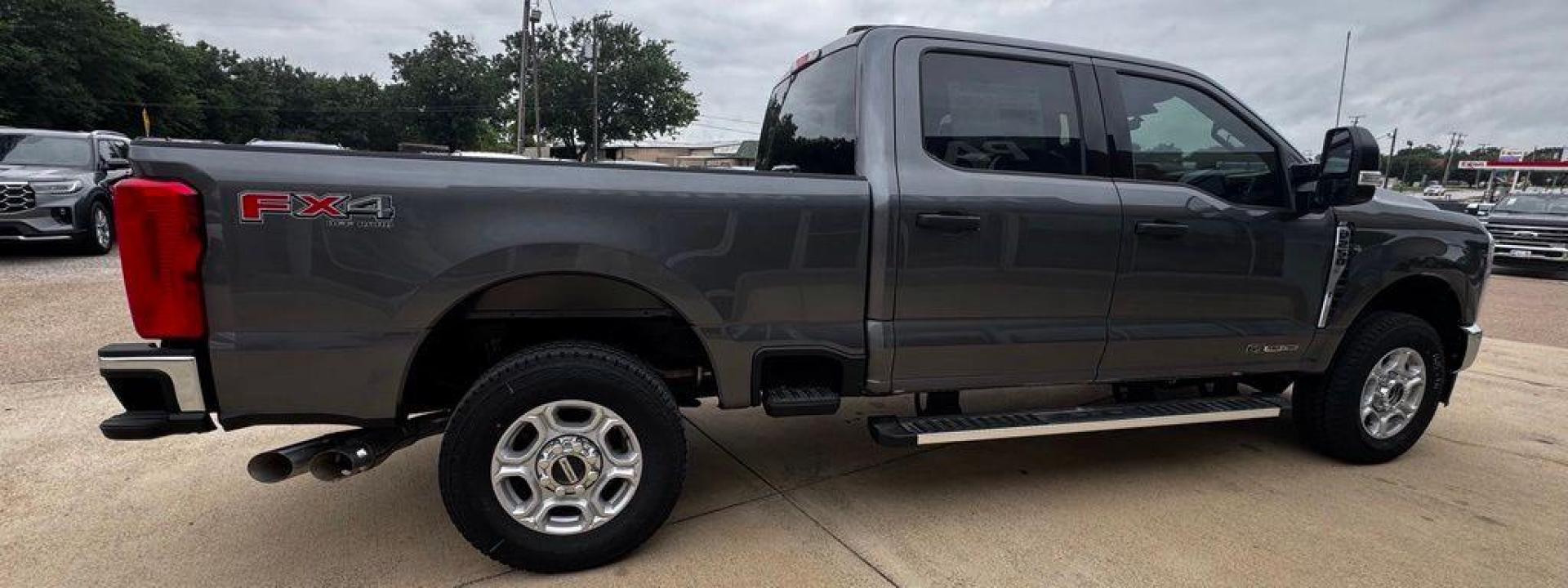 2026 Gray Metallic /Medium Dark Slate Ford F-250SD XLT (1FT7W2BT7TE) with an Power Stroke 6.7L V8 DI 32V OHV Turbodiesel engine, Automatic transmission, located at 1105 E Mulberry, Kaufman, TX, 75142, (972) 962-2151, 32.589550, -96.300926 - $3,761 off MSRP!<br><br>4WD.<br>Carbonized Gray Metallic 2026 Ford F-250SD 4D Crew Cab XLT 4WD 10-Speed Automatic Power Stroke 6.7L V8 DI 32V OHV Turbodiesel - Photo#7