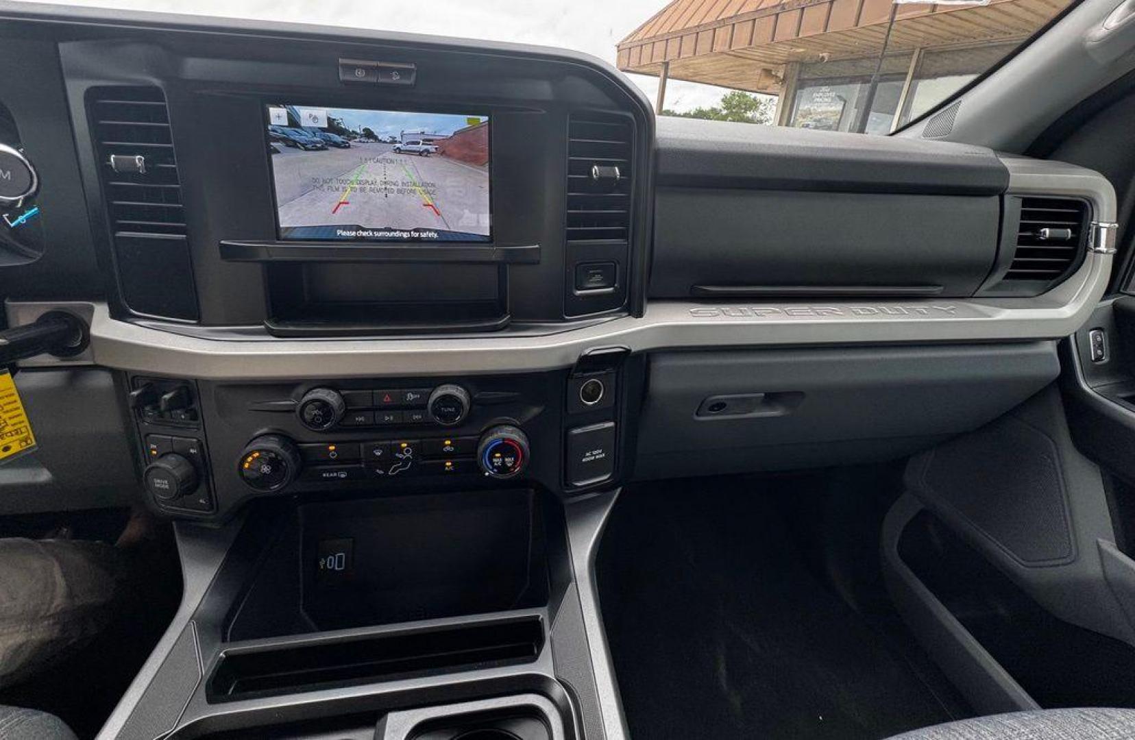 2026 Gray Metallic /Medium Dark Slate Ford F-250SD XLT (1FT7W2BT7TE) with an Power Stroke 6.7L V8 DI 32V OHV Turbodiesel engine, Automatic transmission, located at 1105 E Mulberry, Kaufman, TX, 75142, (972) 962-2151, 32.589550, -96.300926 - $3,761 off MSRP!<br><br>4WD.<br>Carbonized Gray Metallic 2026 Ford F-250SD 4D Crew Cab XLT 4WD 10-Speed Automatic Power Stroke 6.7L V8 DI 32V OHV Turbodiesel - Photo#15