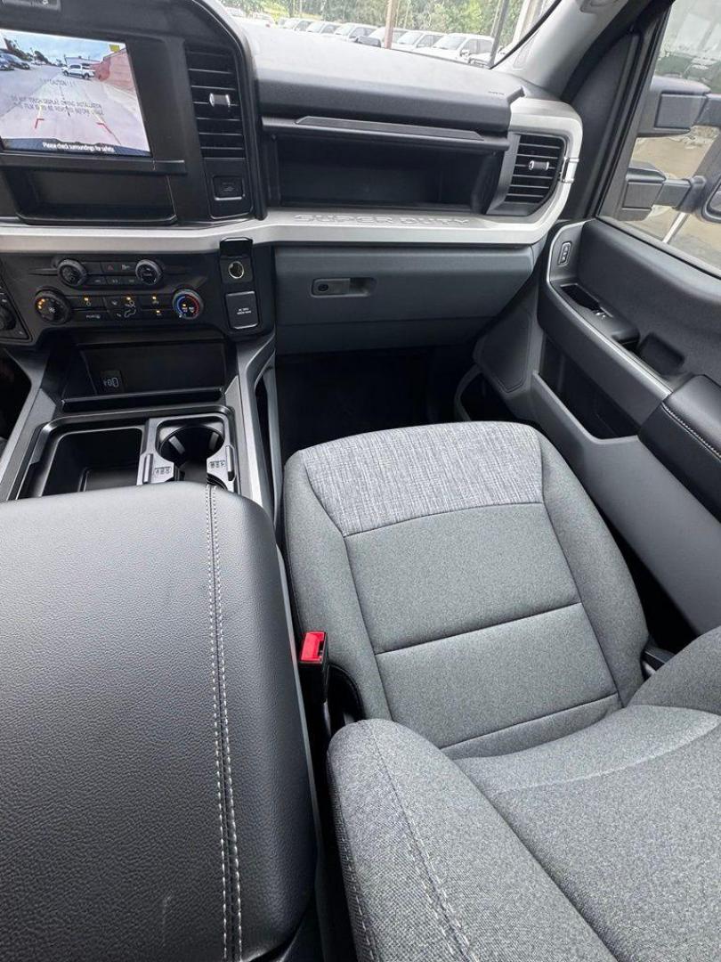 2026 Gray Metallic /Medium Dark Slate Ford F-250SD XLT (1FT7W2BT7TE) with an Power Stroke 6.7L V8 DI 32V OHV Turbodiesel engine, Automatic transmission, located at 1105 E Mulberry, Kaufman, TX, 75142, (972) 962-2151, 32.589550, -96.300926 - $3,761 off MSRP!<br><br>4WD.<br>Carbonized Gray Metallic 2026 Ford F-250SD 4D Crew Cab XLT 4WD 10-Speed Automatic Power Stroke 6.7L V8 DI 32V OHV Turbodiesel - Photo#16