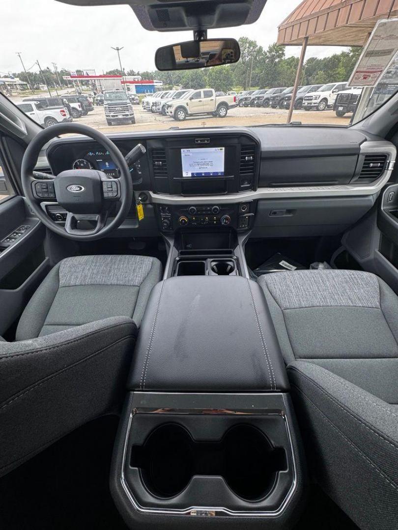 2026 Gray Metallic /Medium Dark Slate Ford F-250SD XLT (1FT7W2BT7TE) with an Power Stroke 6.7L V8 DI 32V OHV Turbodiesel engine, Automatic transmission, located at 1105 E Mulberry, Kaufman, TX, 75142, (972) 962-2151, 32.589550, -96.300926 - $3,761 off MSRP!<br><br>4WD.<br>Carbonized Gray Metallic 2026 Ford F-250SD 4D Crew Cab XLT 4WD 10-Speed Automatic Power Stroke 6.7L V8 DI 32V OHV Turbodiesel - Photo#20