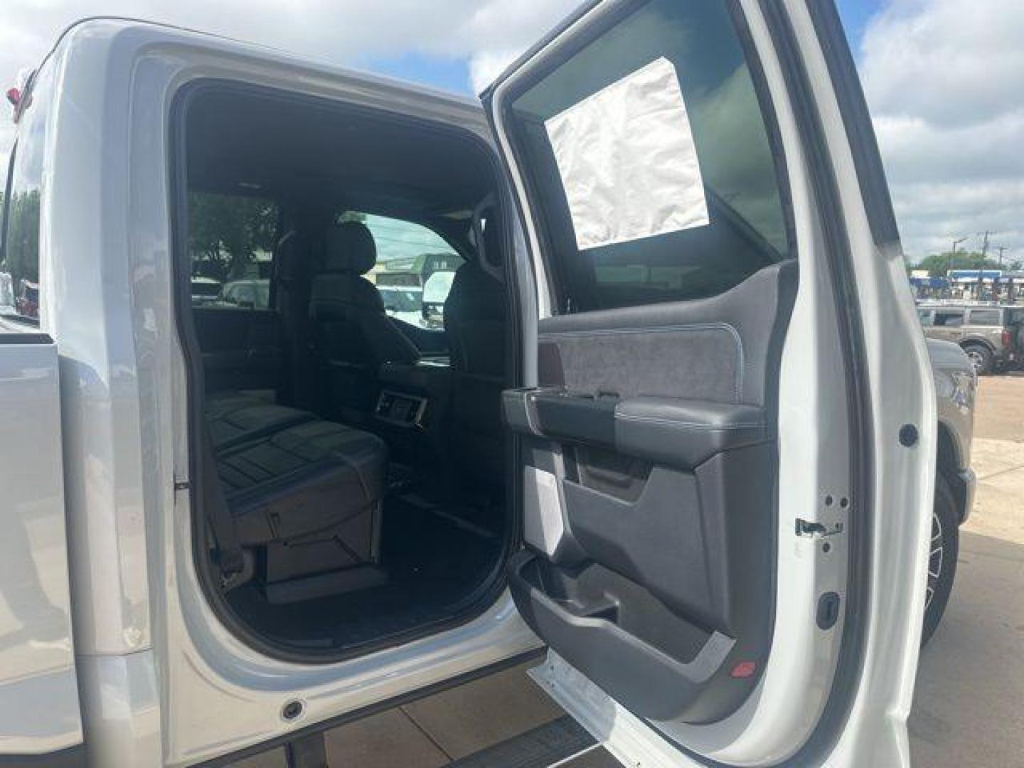 2026 Avalanche /Black Onyx/Platinum Blue Ford F-250SD Platinum (1FT8W2BM2TE) with an 6.7L High Output Power Stroke V8 Diesel engine, Automatic transmission, located at 1105 E Mulberry, Kaufman, TX, 75142, (972) 962-2151, 32.589550, -96.300926 - $5,239 off MSRP!<br><br>4WD.<br>Avalanche 2026 Ford F-250SD 4D Crew Cab Platinum 4WD 10-Speed Automatic 6.7L High Output Power Stroke V8 Diesel - Photo#14