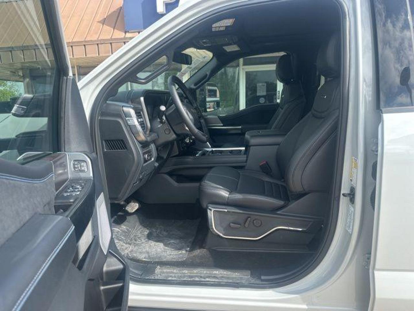 2026 Avalanche /Black Onyx/Platinum Blue Ford F-250SD Platinum (1FT8W2BM2TE) with an 6.7L High Output Power Stroke V8 Diesel engine, Automatic transmission, located at 1105 E Mulberry, Kaufman, TX, 75142, (972) 962-2151, 32.589550, -96.300926 - Photo#6
