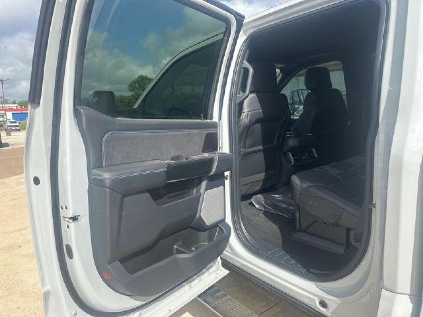 2026 Avalanche /Black Onyx/Platinum Blue Ford F-250SD Platinum (1FT8W2BM2TE) with an 6.7L High Output Power Stroke V8 Diesel engine, Automatic transmission, located at 1105 E Mulberry, Kaufman, TX, 75142, (972) 962-2151, 32.589550, -96.300926 - Photo#11
