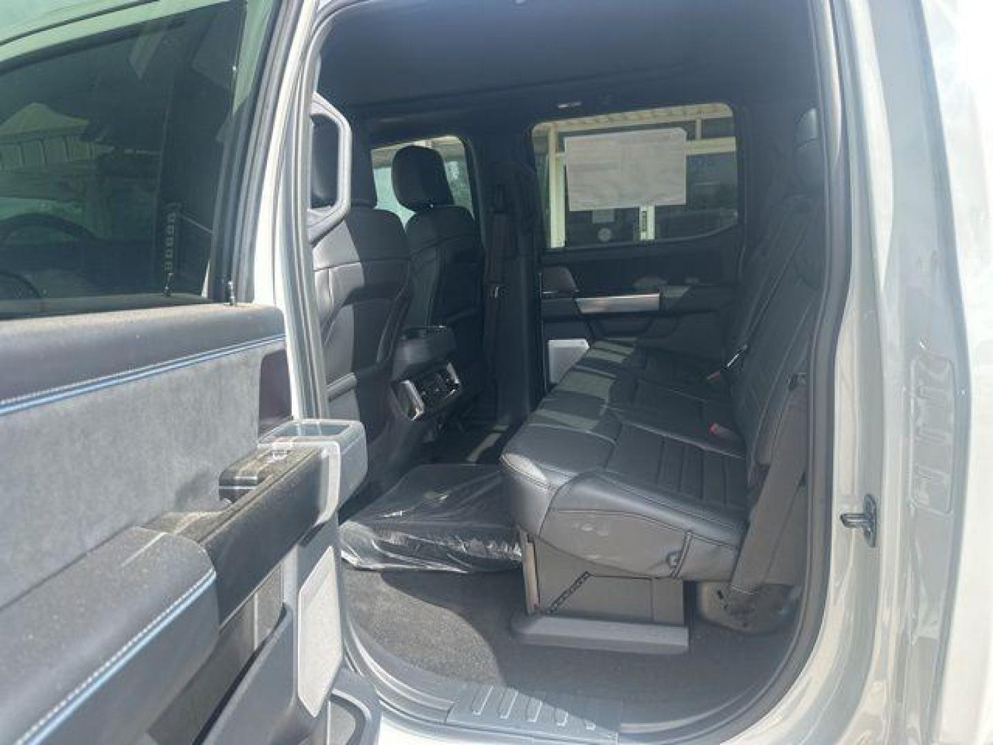 2026 Avalanche /Black Onyx/Platinum Blue Ford F-250SD Platinum (1FT8W2BM2TE) with an 6.7L High Output Power Stroke V8 Diesel engine, Automatic transmission, located at 1105 E Mulberry, Kaufman, TX, 75142, (972) 962-2151, 32.589550, -96.300926 - Photo#12
