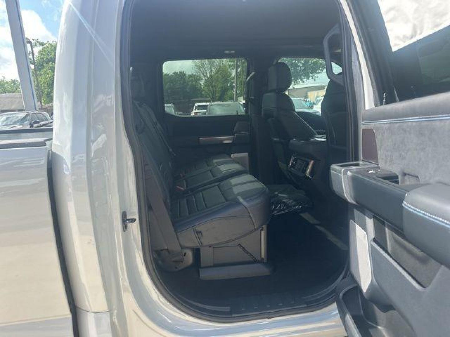 2026 Avalanche /Black Onyx/Platinum Blue Ford F-250SD Platinum (1FT8W2BM2TE) with an 6.7L High Output Power Stroke V8 Diesel engine, Automatic transmission, located at 1105 E Mulberry, Kaufman, TX, 75142, (972) 962-2151, 32.589550, -96.300926 - Photo#15