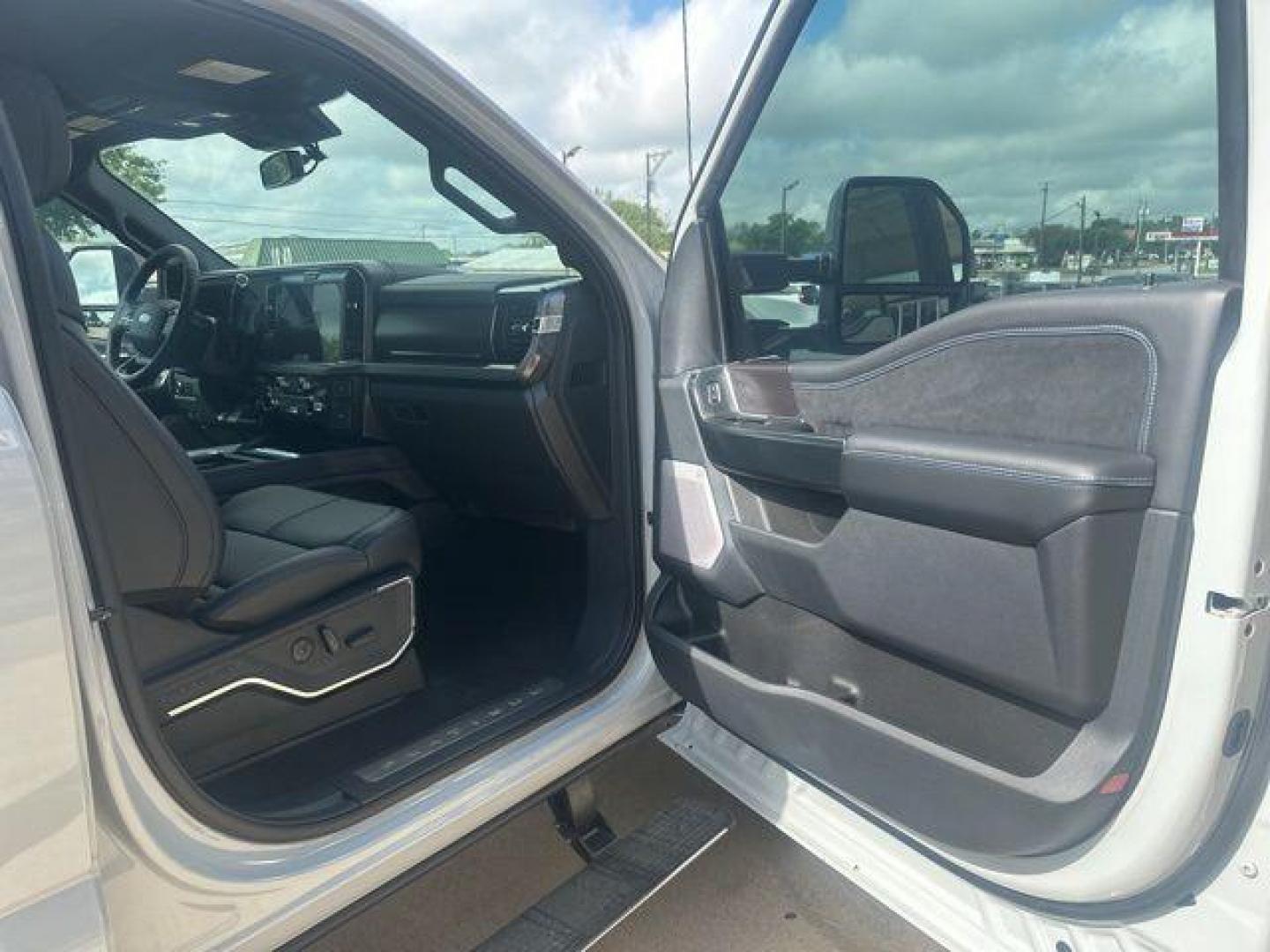 2026 Avalanche /Black Onyx/Platinum Blue Ford F-250SD Platinum (1FT8W2BM2TE) with an 6.7L High Output Power Stroke V8 Diesel engine, Automatic transmission, located at 1105 E Mulberry, Kaufman, TX, 75142, (972) 962-2151, 32.589550, -96.300926 - Photo#16
