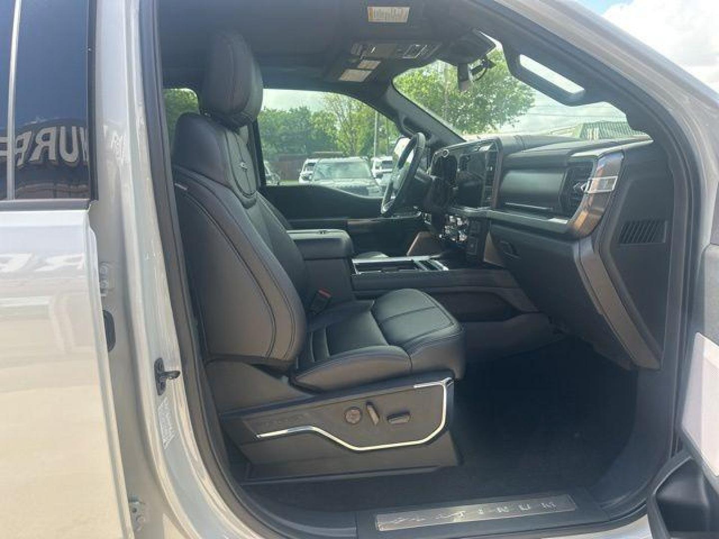 2026 Avalanche /Black Onyx/Platinum Blue Ford F-250SD Platinum (1FT8W2BM2TE) with an 6.7L High Output Power Stroke V8 Diesel engine, Automatic transmission, located at 1105 E Mulberry, Kaufman, TX, 75142, (972) 962-2151, 32.589550, -96.300926 - Photo#17
