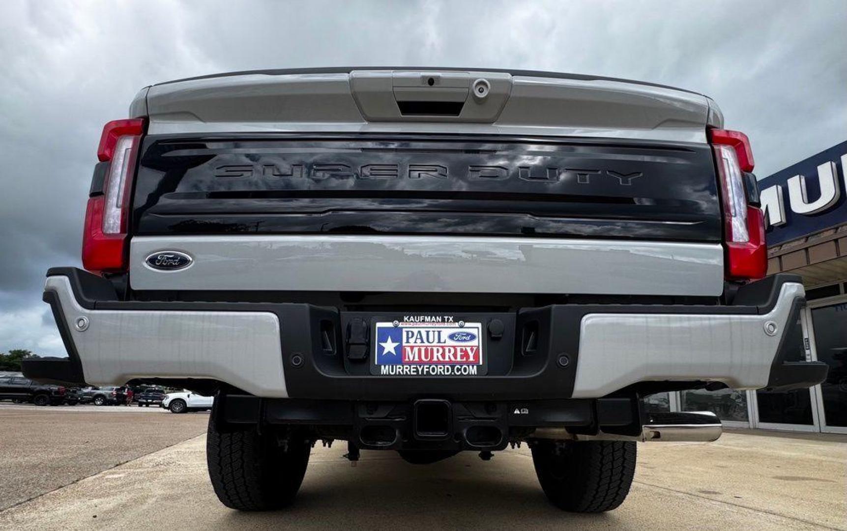 2026 Avalanche /Black Onyx/Platinum Blue Ford F-250SD Platinum (1FT8W2BM2TE) with an 6.7L High Output Power Stroke V8 Diesel engine, Automatic transmission, located at 1105 E Mulberry, Kaufman, TX, 75142, (972) 962-2151, 32.589550, -96.300926 - $5,239 off MSRP!<br><br>4WD.<br>Avalanche 2026 Ford F-250SD 4D Crew Cab Platinum 4WD 10-Speed Automatic 6.7L High Output Power Stroke V8 Diesel - Photo#5