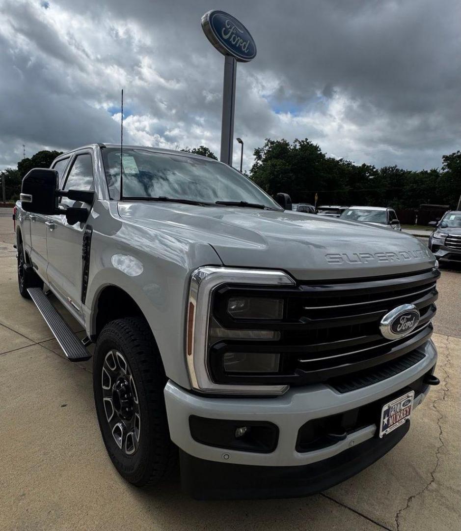 2026 Avalanche /Black Onyx/Platinum Blue Ford F-250SD Platinum (1FT8W2BM2TE) with an 6.7L High Output Power Stroke V8 Diesel engine, Automatic transmission, located at 1105 E Mulberry, Kaufman, TX, 75142, (972) 962-2151, 32.589550, -96.300926 - $5,239 off MSRP!<br><br>4WD.<br>Avalanche 2026 Ford F-250SD 4D Crew Cab Platinum 4WD 10-Speed Automatic 6.7L High Output Power Stroke V8 Diesel - Photo#9