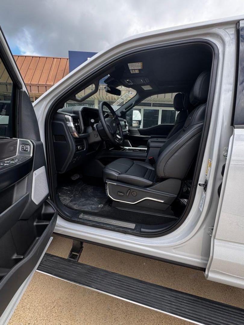 2026 Avalanche /Black Onyx/Platinum Blue Ford F-250SD Platinum (1FT8W2BM2TE) with an 6.7L High Output Power Stroke V8 Diesel engine, Automatic transmission, located at 1105 E Mulberry, Kaufman, TX, 75142, (972) 962-2151, 32.589550, -96.300926 - $5,239 off MSRP!<br><br>4WD.<br>Avalanche 2026 Ford F-250SD 4D Crew Cab Platinum 4WD 10-Speed Automatic 6.7L High Output Power Stroke V8 Diesel - Photo#10