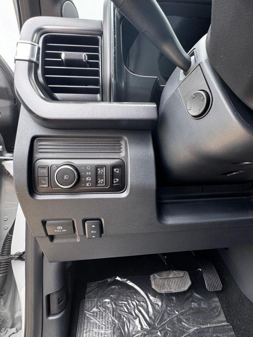 2026 Avalanche /Black Onyx/Platinum Blue Ford F-250SD Platinum (1FT8W2BM2TE) with an 6.7L High Output Power Stroke V8 Diesel engine, Automatic transmission, located at 1105 E Mulberry, Kaufman, TX, 75142, (972) 962-2151, 32.589550, -96.300926 - $5,239 off MSRP!<br><br>4WD.<br>Avalanche 2026 Ford F-250SD 4D Crew Cab Platinum 4WD 10-Speed Automatic 6.7L High Output Power Stroke V8 Diesel - Photo#11