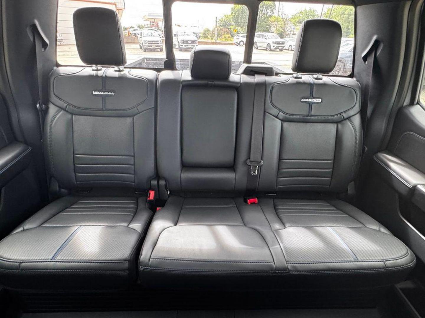 2026 Avalanche /Black Onyx/Platinum Blue Ford F-250SD Platinum (1FT8W2BM2TE) with an 6.7L High Output Power Stroke V8 Diesel engine, Automatic transmission, located at 1105 E Mulberry, Kaufman, TX, 75142, (972) 962-2151, 32.589550, -96.300926 - $5,239 off MSRP!<br><br>4WD.<br>Avalanche 2026 Ford F-250SD 4D Crew Cab Platinum 4WD 10-Speed Automatic 6.7L High Output Power Stroke V8 Diesel - Photo#20