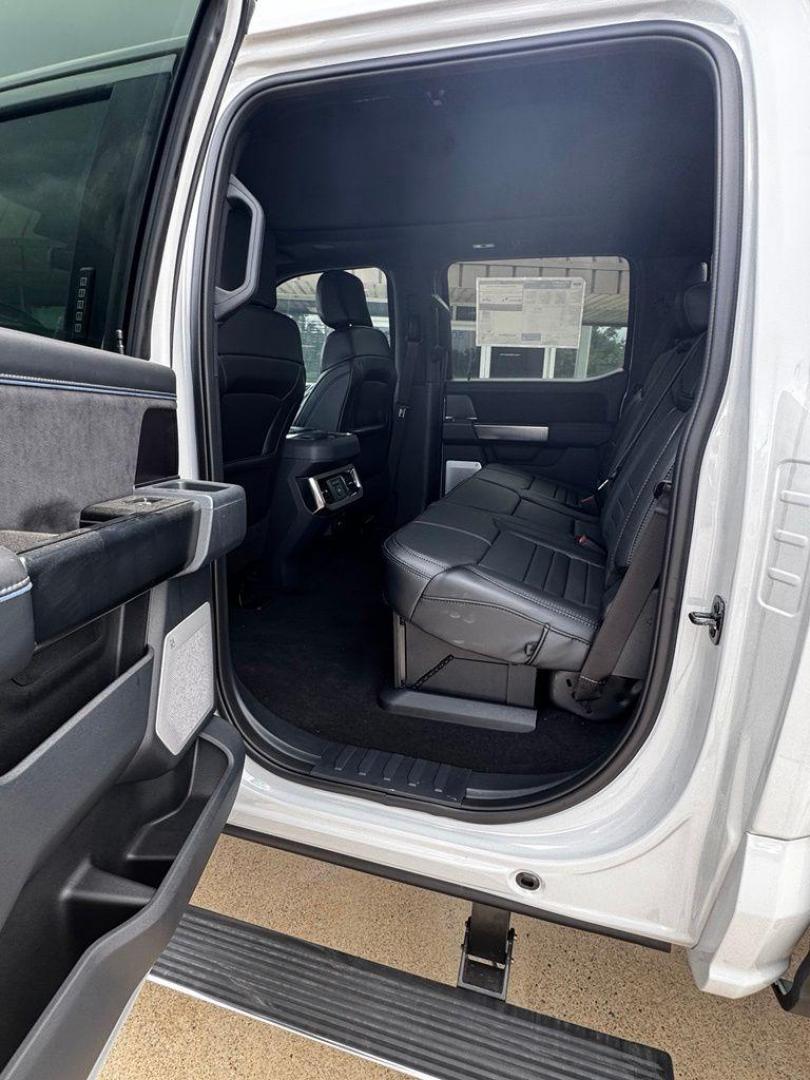 2026 Avalanche /Black Onyx/Platinum Blue Ford F-250SD Platinum (1FT8W2BM2TE) with an 6.7L High Output Power Stroke V8 Diesel engine, Automatic transmission, located at 1105 E Mulberry, Kaufman, TX, 75142, (972) 962-2151, 32.589550, -96.300926 - $5,239 off MSRP!<br><br>4WD.<br>Avalanche 2026 Ford F-250SD 4D Crew Cab Platinum 4WD 10-Speed Automatic 6.7L High Output Power Stroke V8 Diesel - Photo#24