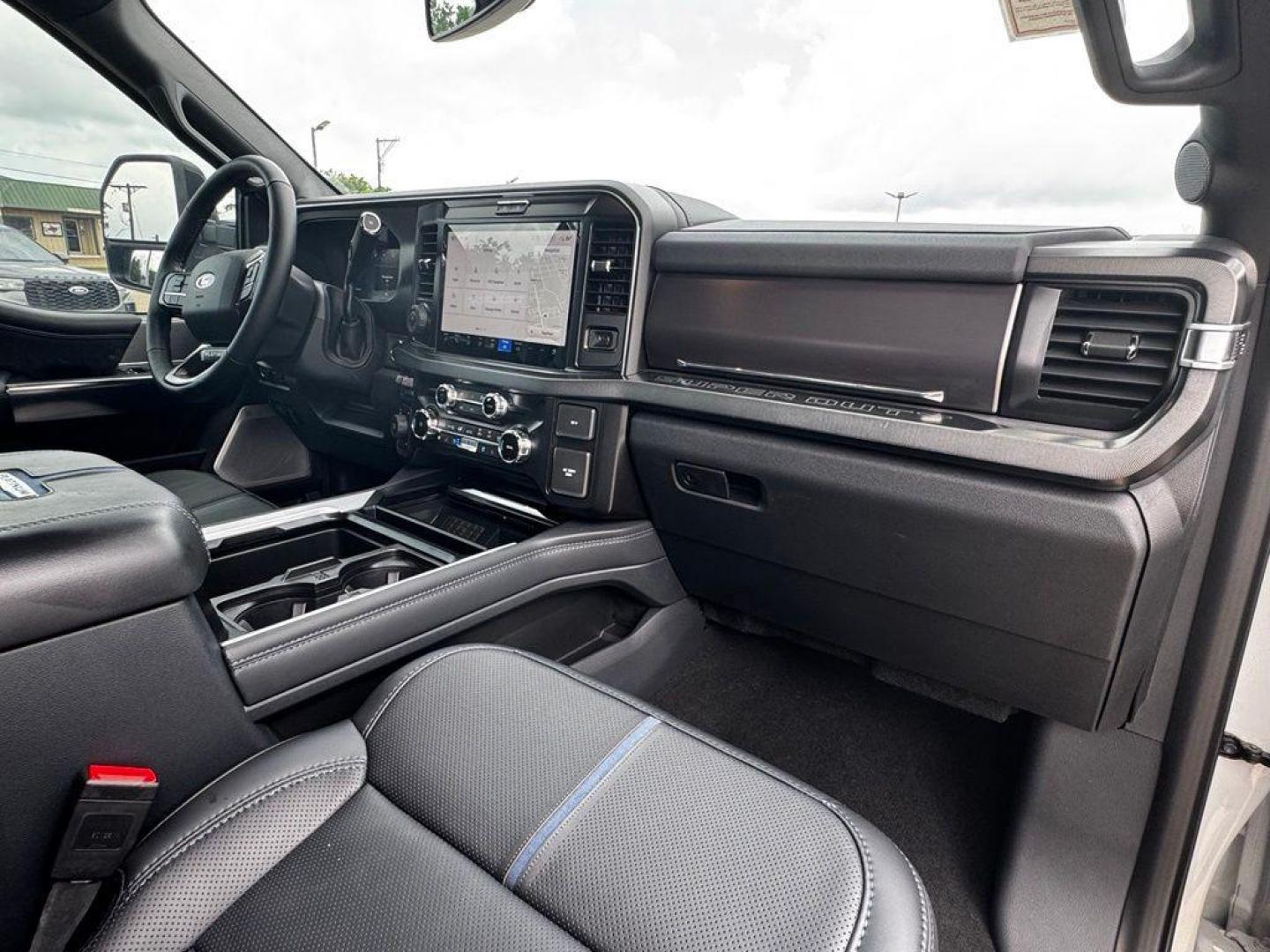 2026 Avalanche /Black Onyx/Platinum Blue Ford F-250SD Platinum (1FT8W2BM2TE) with an 6.7L High Output Power Stroke V8 Diesel engine, Automatic transmission, located at 1105 E Mulberry, Kaufman, TX, 75142, (972) 962-2151, 32.589550, -96.300926 - $5,239 off MSRP!<br><br>4WD.<br>Avalanche 2026 Ford F-250SD 4D Crew Cab Platinum 4WD 10-Speed Automatic 6.7L High Output Power Stroke V8 Diesel - Photo#26