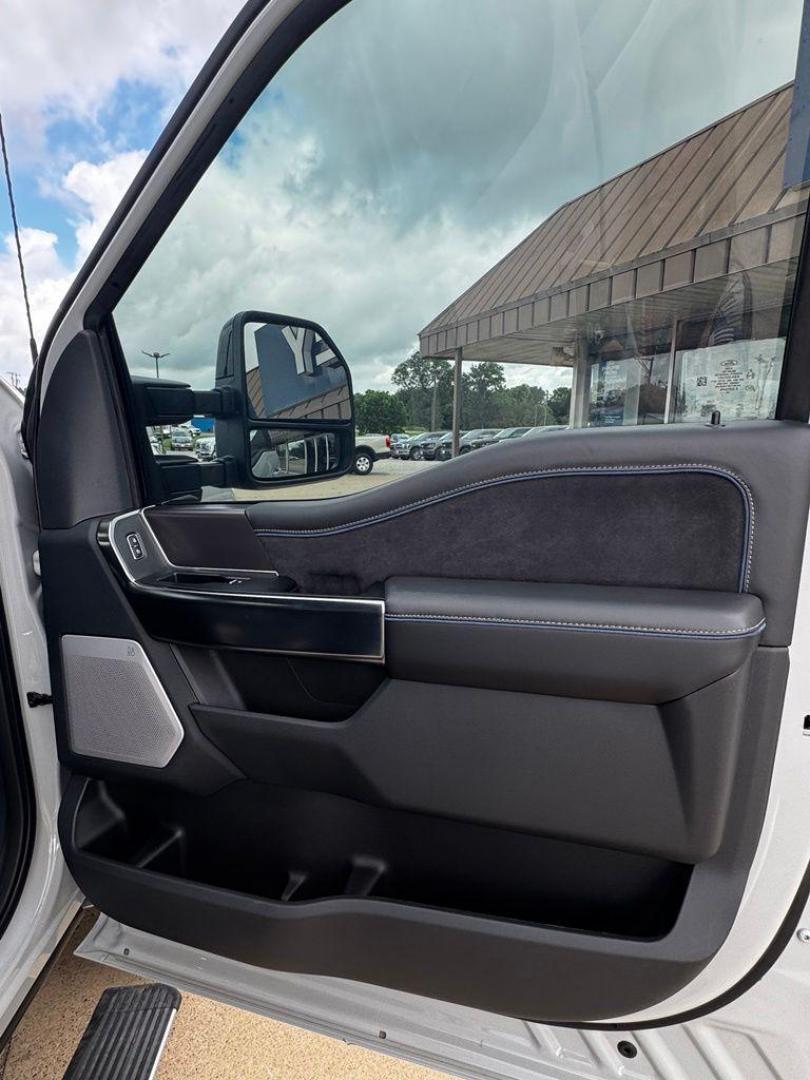 2026 Avalanche /Black Onyx/Platinum Blue Ford F-250SD Platinum (1FT8W2BM2TE) with an 6.7L High Output Power Stroke V8 Diesel engine, Automatic transmission, located at 1105 E Mulberry, Kaufman, TX, 75142, (972) 962-2151, 32.589550, -96.300926 - $5,239 off MSRP!<br><br>4WD.<br>Avalanche 2026 Ford F-250SD 4D Crew Cab Platinum 4WD 10-Speed Automatic 6.7L High Output Power Stroke V8 Diesel - Photo#28