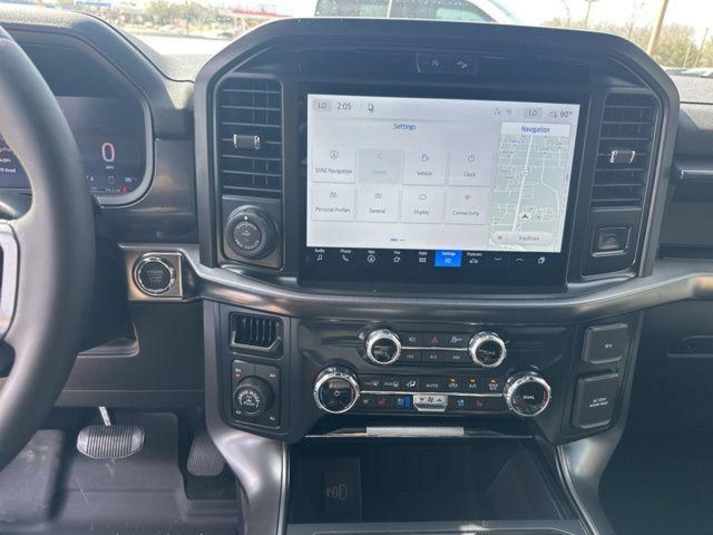 2026 Silver Metallic /Black Ford F-150 Lariat (1FTFW5L82TK) with an 3.5L V6 EcoBoost engine, Automatic transmission, located at 1105 E Mulberry, Kaufman, TX, 75142, (972) 962-2151, 32.589550, -96.300926 - 4WD.<br>Silver Metallic 2026 Ford F-150 4D SuperCrew Lariat 4WD 10-Speed Automatic 3.5L V6 EcoBoost 18/23 City/Highway MPG - Photo#9