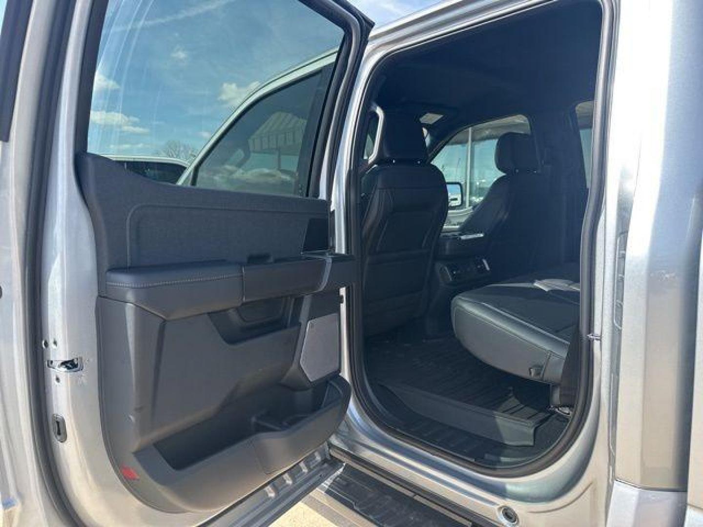 2026 Silver Metallic /Black Ford F-150 Lariat (1FTFW5L82TK) with an 3.5L V6 EcoBoost engine, Automatic transmission, located at 1105 E Mulberry, Kaufman, TX, 75142, (972) 962-2151, 32.589550, -96.300926 - 4WD.<br>Silver Metallic 2026 Ford F-150 4D SuperCrew Lariat 4WD 10-Speed Automatic 3.5L V6 EcoBoost 18/23 City/Highway MPG - Photo#11