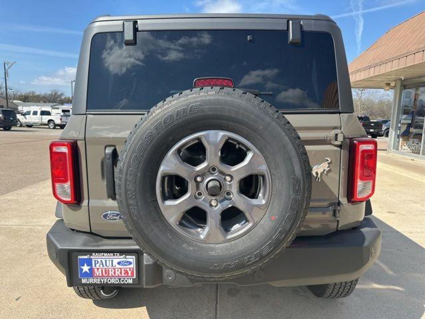 2025 Gray /Black Onyx Ford Bronco Big Bend (1FMDE7BH0SL) with an 2.3L EcoBoost I-4 engine, Automatic transmission, located at 1105 E Mulberry, Kaufman, TX, 75142, (972) 962-2151, 32.589550, -96.300926 - $2,887 off MSRP!<br><br><br>Marsh Gray 2025 Ford Bronco 4D Sport Utility Big Bend 4WD 10-Speed Automatic 2.3L EcoBoost I-4 18/22 City/Highway MPG Price includes: $1000 - Employee Pricing Retail Customer Cash. Exp. 07/06/2026 - Photo#3
