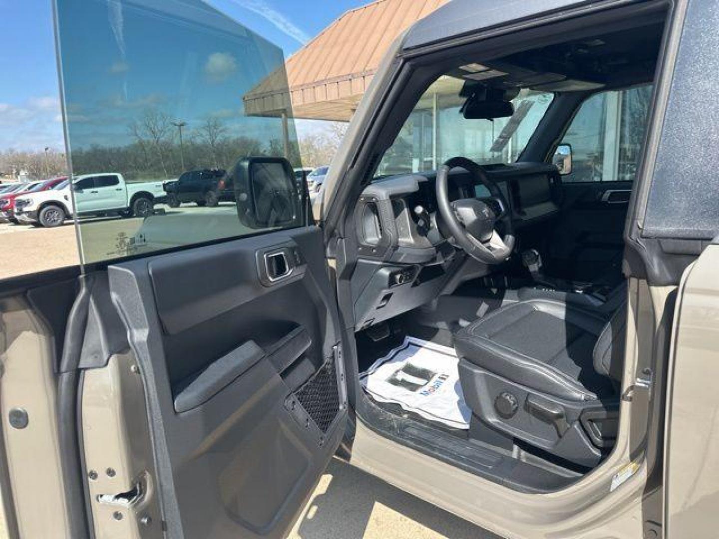 2025 Gray /Black Onyx Ford Bronco Big Bend (1FMDE7BH0SL) with an 2.3L EcoBoost I-4 engine, Automatic transmission, located at 1105 E Mulberry, Kaufman, TX, 75142, (972) 962-2151, 32.589550, -96.300926 - $2,887 off MSRP!<br><br><br>Marsh Gray 2025 Ford Bronco 4D Sport Utility Big Bend 4WD 10-Speed Automatic 2.3L EcoBoost I-4 18/22 City/Highway MPG Price includes: $1000 - Employee Pricing Retail Customer Cash. Exp. 07/06/2026 - Photo#6