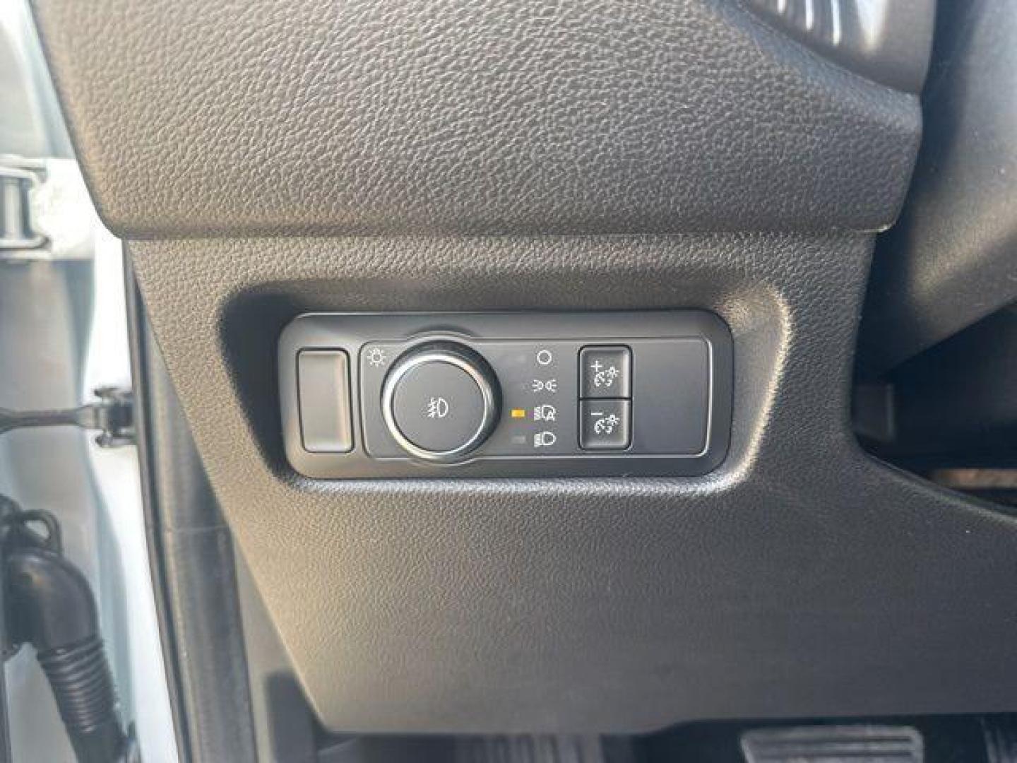 2025 Oxford White /Ebony Interior Trim Ford Ranger XL (1FTER4BH0SL) with an EcoBoost 2.3L I4 GTDi DOHC Turbocharged VCT engine, Automatic transmission, located at 1105 E Mulberry, Kaufman, TX, 75142, (972) 962-2151, 32.589550, -96.300926 - $3,475 off MSRP! Priced below KBB Fair Purchase Price!<br><br><br>Oxford White 2025 Ford Ranger 4D Crew Cab XL RWD 10-Speed Automatic EcoBoost 2.3L I4 GTDi DOHC Turbocharged VCT 21/25 City/Highway MPG Price includes: $1000 - Truck Month Bonus Customer Cash. Exp. 03/31/2026 $2000 - Bonus Customer Cas - Photo#11