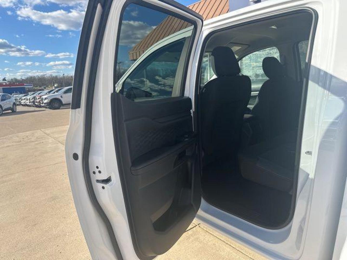 2025 Oxford White /Ebony Interior Trim Ford Ranger XL (1FTER4BH0SL) with an EcoBoost 2.3L I4 GTDi DOHC Turbocharged VCT engine, Automatic transmission, located at 1105 E Mulberry, Kaufman, TX, 75142, (972) 962-2151, 32.589550, -96.300926 - $3,475 off MSRP! Priced below KBB Fair Purchase Price!<br><br><br>Oxford White 2025 Ford Ranger 4D Crew Cab XL RWD 10-Speed Automatic EcoBoost 2.3L I4 GTDi DOHC Turbocharged VCT 21/25 City/Highway MPG Price includes: $1000 - Truck Month Bonus Customer Cash. Exp. 03/31/2026 $2000 - Bonus Customer Cas - Photo#12