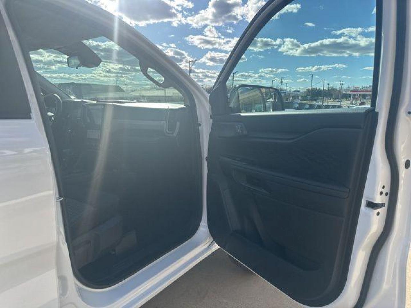 2025 Oxford White /Ebony Interior Trim Ford Ranger XL (1FTER4BH0SL) with an EcoBoost 2.3L I4 GTDi DOHC Turbocharged VCT engine, Automatic transmission, located at 1105 E Mulberry, Kaufman, TX, 75142, (972) 962-2151, 32.589550, -96.300926 - $3,475 off MSRP! Priced below KBB Fair Purchase Price!<br><br><br>Oxford White 2025 Ford Ranger 4D Crew Cab XL RWD 10-Speed Automatic EcoBoost 2.3L I4 GTDi DOHC Turbocharged VCT 21/25 City/Highway MPG Price includes: $1000 - Truck Month Bonus Customer Cash. Exp. 03/31/2026 $2000 - Bonus Customer Cas - Photo#16