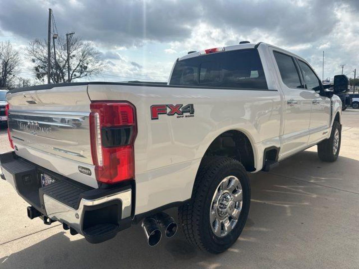 2026 Star White Metallic Tri-Coat /Java Ford F-250SD (1FT8W2BM8TE) with an 6.7L High Output Power Stroke V8 Diesel engine, Automatic transmission, located at 1105 E Mulberry, Kaufman, TX, 75142, (972) 962-2151, 32.589550, -96.300926 - $4,558 off MSRP!<br><br>4WD.<br>Star White Metallic Tri-Coat 2026 Ford F-250SD 4D Crew Cab 4WD 10-Speed Automatic 6.7L High Output Power Stroke V8 Diesel - Photo#4