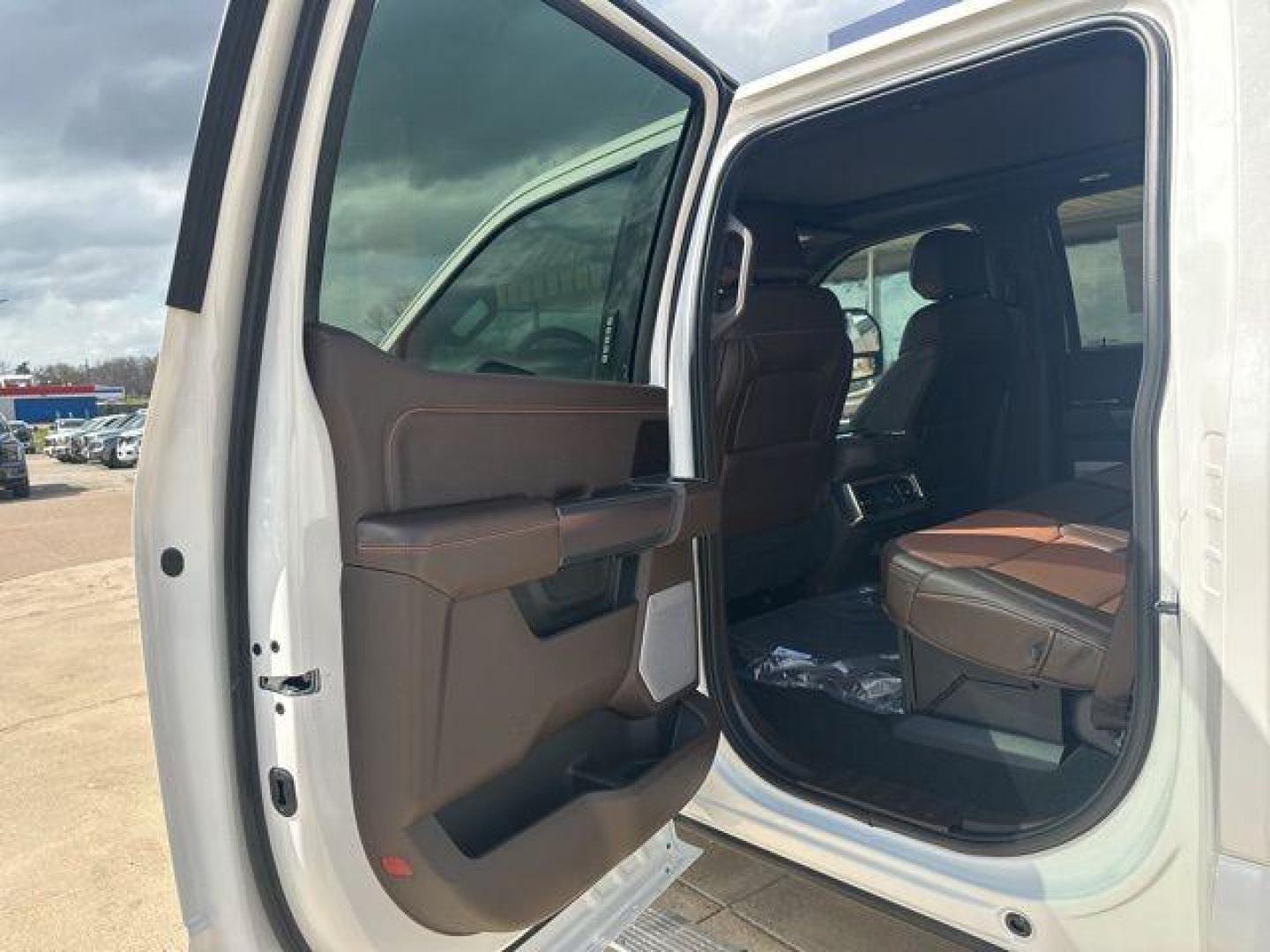 2026 Star White Metallic Tri-Coat /Java Ford F-250SD (1FT8W2BM8TE) with an 6.7L High Output Power Stroke V8 Diesel engine, Automatic transmission, located at 1105 E Mulberry, Kaufman, TX, 75142, (972) 962-2151, 32.589550, -96.300926 - $4,558 off MSRP!<br><br>4WD.<br>Star White Metallic Tri-Coat 2026 Ford F-250SD 4D Crew Cab 4WD 10-Speed Automatic 6.7L High Output Power Stroke V8 Diesel - Photo#11