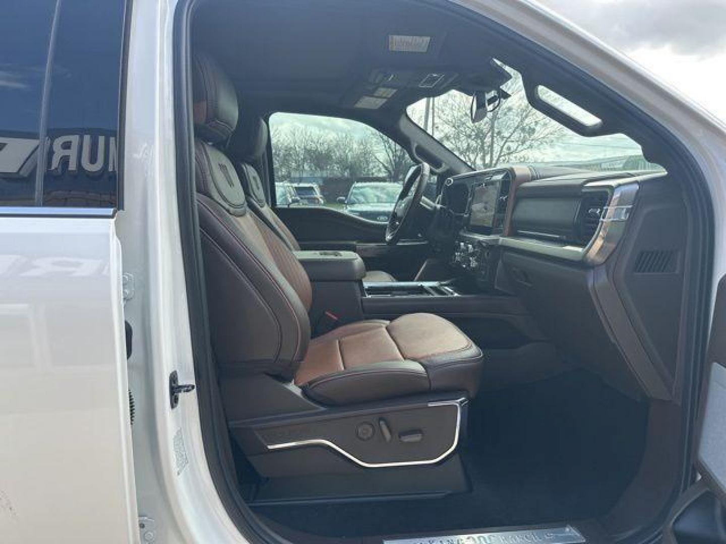 2026 Star White Metallic Tri-Coat /Java Ford F-250SD (1FT8W2BM8TE) with an 6.7L High Output Power Stroke V8 Diesel engine, Automatic transmission, located at 1105 E Mulberry, Kaufman, TX, 75142, (972) 962-2151, 32.589550, -96.300926 - $4,558 off MSRP!<br><br>4WD.<br>Star White Metallic Tri-Coat 2026 Ford F-250SD 4D Crew Cab 4WD 10-Speed Automatic 6.7L High Output Power Stroke V8 Diesel - Photo#17