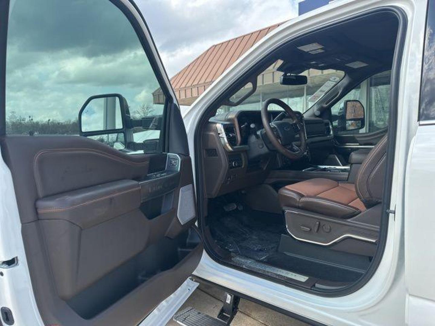 2026 White Metallic /Java Ford F-250SD King Ranch (1FT8W2BM8TE) with an 6.7L High Output Power Stroke V8 Diesel engine, Automatic transmission, located at 1105 E Mulberry, Kaufman, TX, 75142, (972) 962-2151, 32.589550, -96.300926 - $5,358 off MSRP!<br><br>4WD.<br>Star White Metallic Tri-Coat 2026 Ford F-250SD 4D Crew Cab King Ranch 4WD 10-Speed Automatic 6.7L High Output Power Stroke V8 Diesel - Photo#6