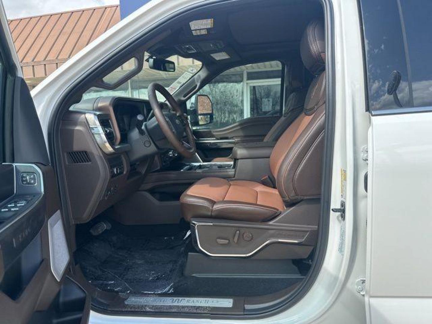 2026 White Metallic /Java Ford F-250SD King Ranch (1FT8W2BM8TE) with an 6.7L High Output Power Stroke V8 Diesel engine, Automatic transmission, located at 1105 E Mulberry, Kaufman, TX, 75142, (972) 962-2151, 32.589550, -96.300926 - $5,358 off MSRP!<br><br>4WD.<br>Star White Metallic Tri-Coat 2026 Ford F-250SD 4D Crew Cab King Ranch 4WD 10-Speed Automatic 6.7L High Output Power Stroke V8 Diesel - Photo#7