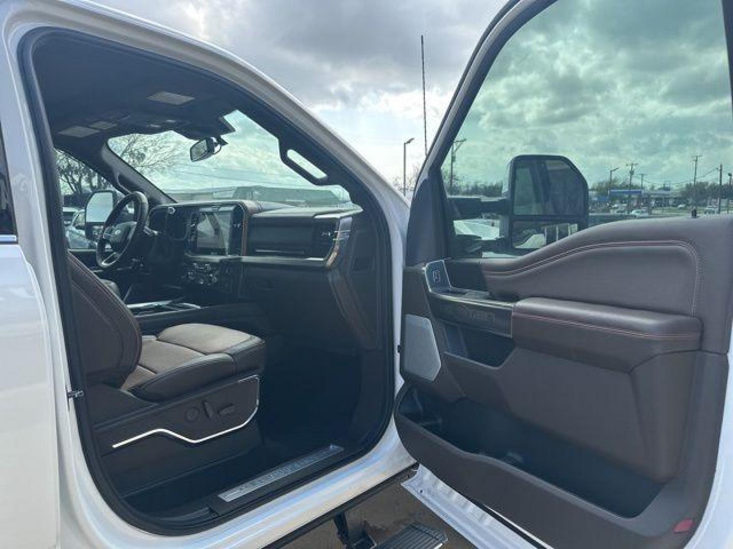 2026 White Metallic /Java Ford F-250SD King Ranch (1FT8W2BM8TE) with an 6.7L High Output Power Stroke V8 Diesel engine, Automatic transmission, located at 1105 E Mulberry, Kaufman, TX, 75142, (972) 962-2151, 32.589550, -96.300926 - $5,358 off MSRP!<br><br>4WD.<br>Star White Metallic Tri-Coat 2026 Ford F-250SD 4D Crew Cab King Ranch 4WD 10-Speed Automatic 6.7L High Output Power Stroke V8 Diesel - Photo#16