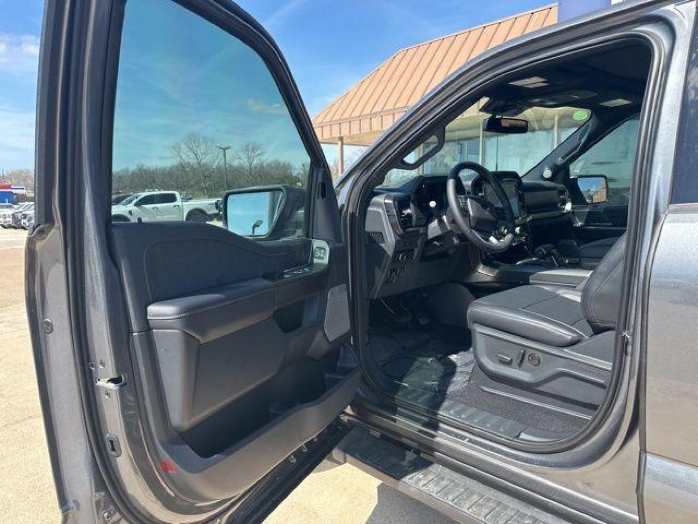 2026 Gray Metallic /Black Ford F-150 Lariat (1FTFW5L58TF) with an 5.0L V8 engine, Automatic transmission, located at 1105 E Mulberry, Kaufman, TX, 75142, (972) 962-2151, 32.589550, -96.300926 - $1,000 off MSRP!<br><br>4WD.<br>Carbonized Gray Metallic 2026 Ford F-150 4D SuperCrew Lariat 4WD 10-Speed Automatic 5.0L V8 17/22 City/Highway MPG Price includes: $1000 - Employee Pricing Retail Customer Cash. Exp. 07/06/2026 - Photo#6