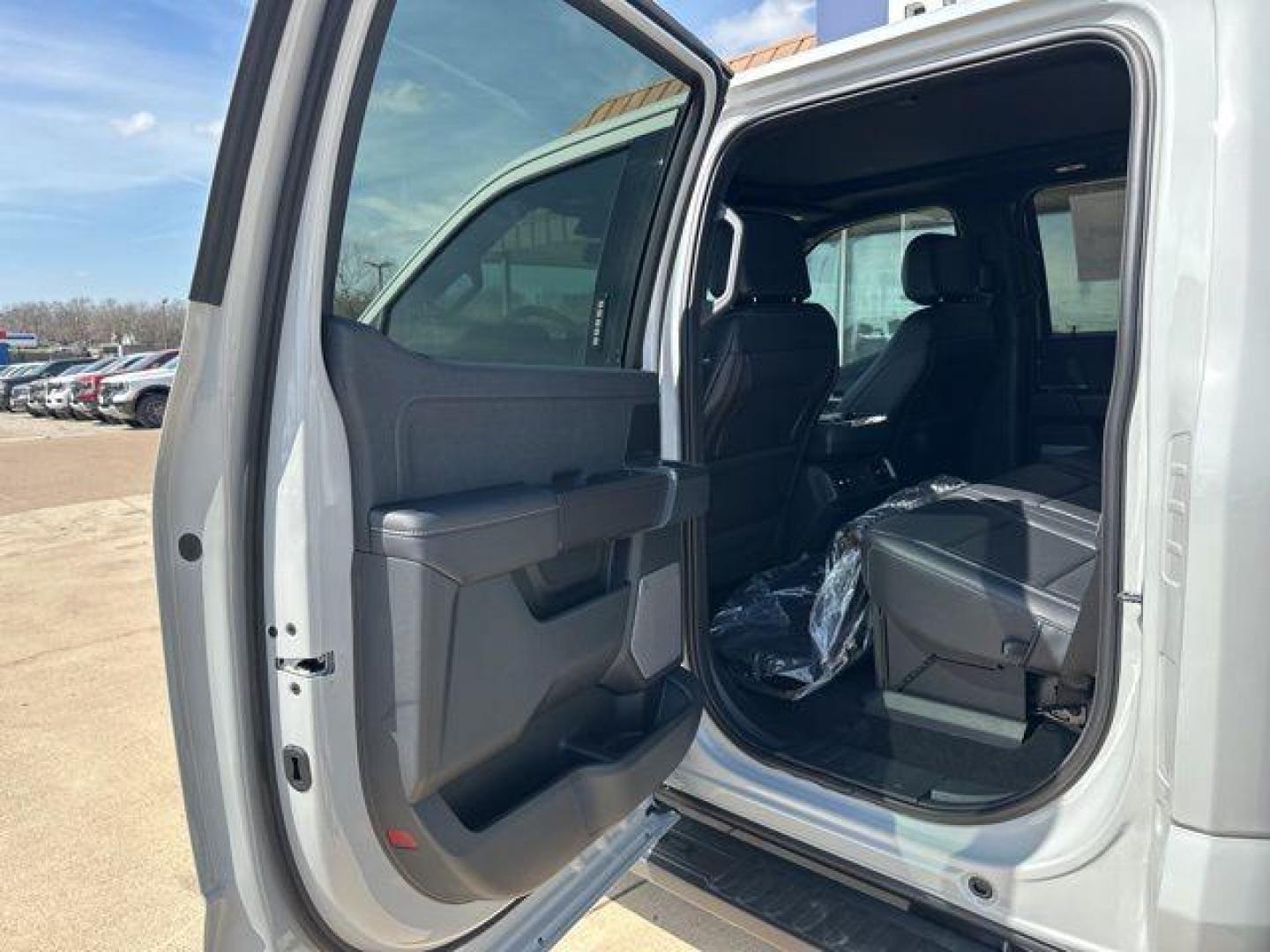 2026 Avalanche /Black Ford F-150 Lariat (1FTFW5L59TF) with an 5.0L V8 engine, Automatic transmission, located at 1105 E Mulberry, Kaufman, TX, 75142, (972) 962-2151, 32.589550, -96.300926 - $3,000 off MSRP!<br><br>4WD.<br>Avalanche 2026 Ford F-150 4D SuperCrew Lariat 4WD 10-Speed Automatic 5.0L V8 17/22 City/Highway MPG Price includes: $3000 - Retail Customer Cash. Exp. 04/30/2026 - Photo#11